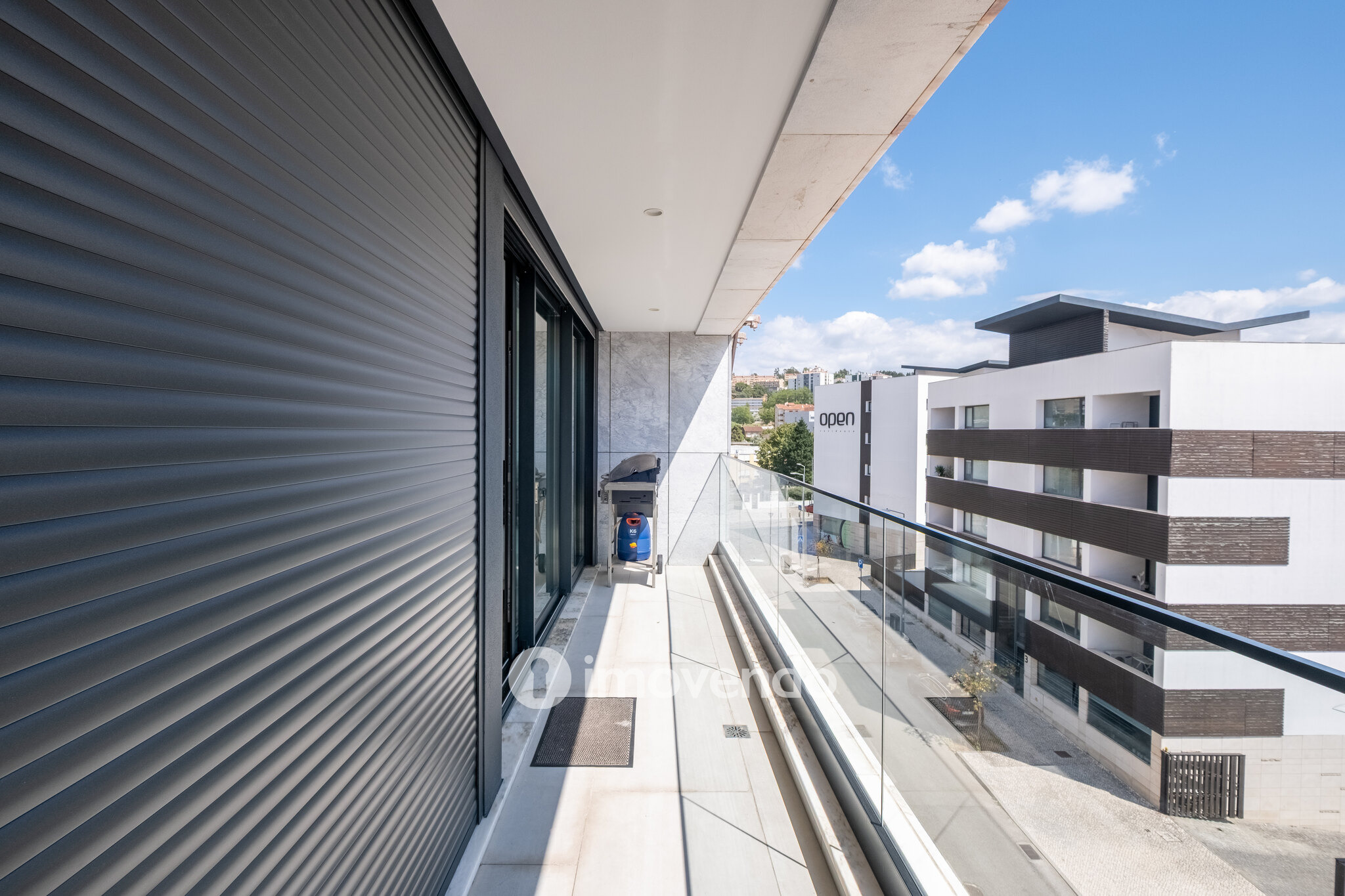 Apartamento T1+1, semi-novo, em Coimbra