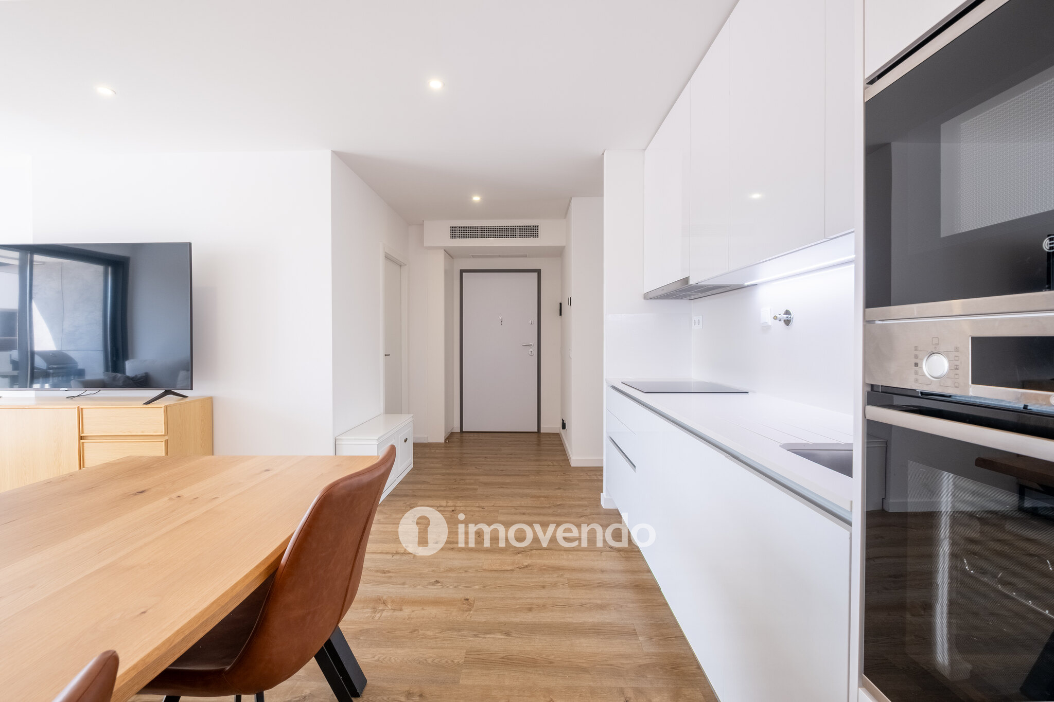 Apartamento T1+1, semi-novo, em Coimbra
