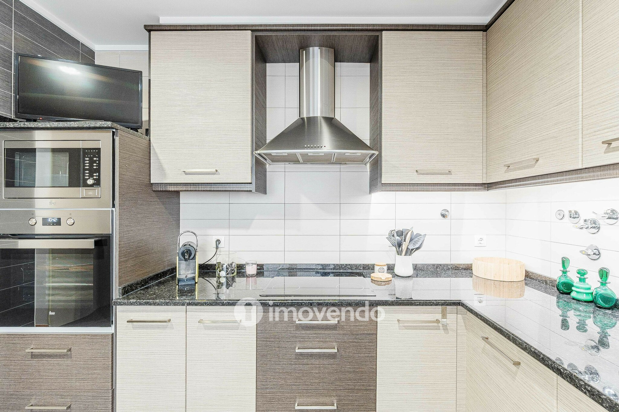 Moradia T3 com garagem, num condomínio com piscina, em Bucelas