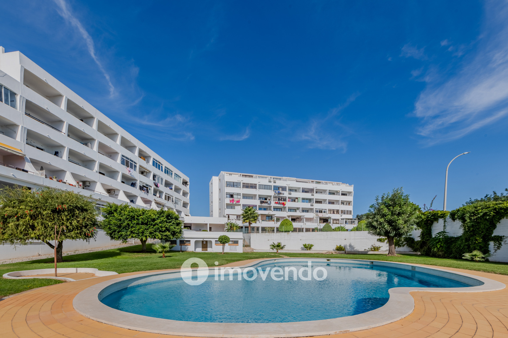 Apartamento T1 com parqueamento, em condomínio com piscina, Albufeira