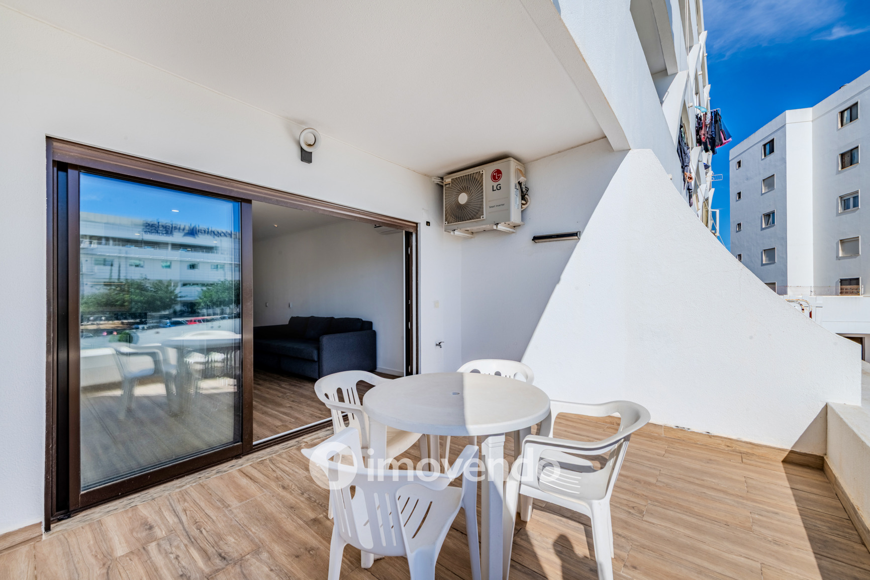 Apartamento T1 com parqueamento, em condomínio com piscina, Albufeira