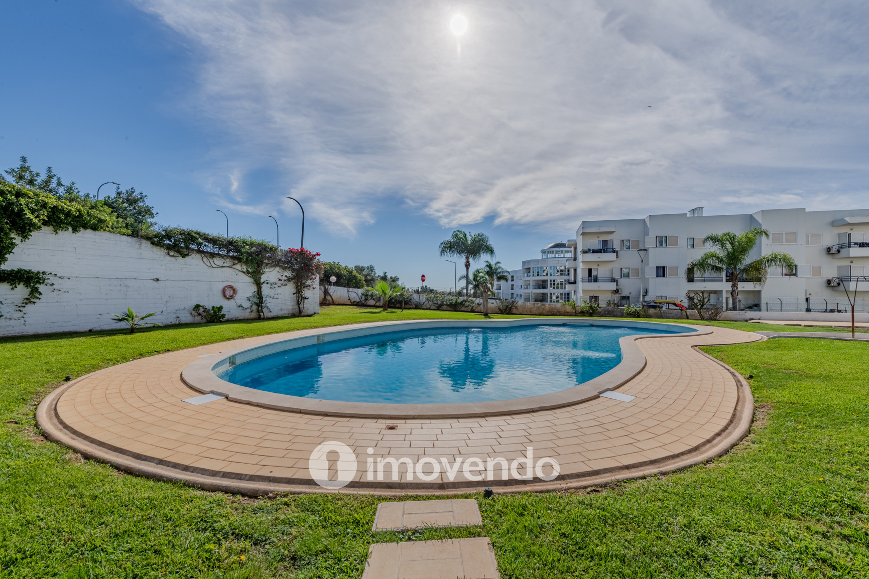 Apartamento T1 com parqueamento, em condomínio com piscina, Albufeira
