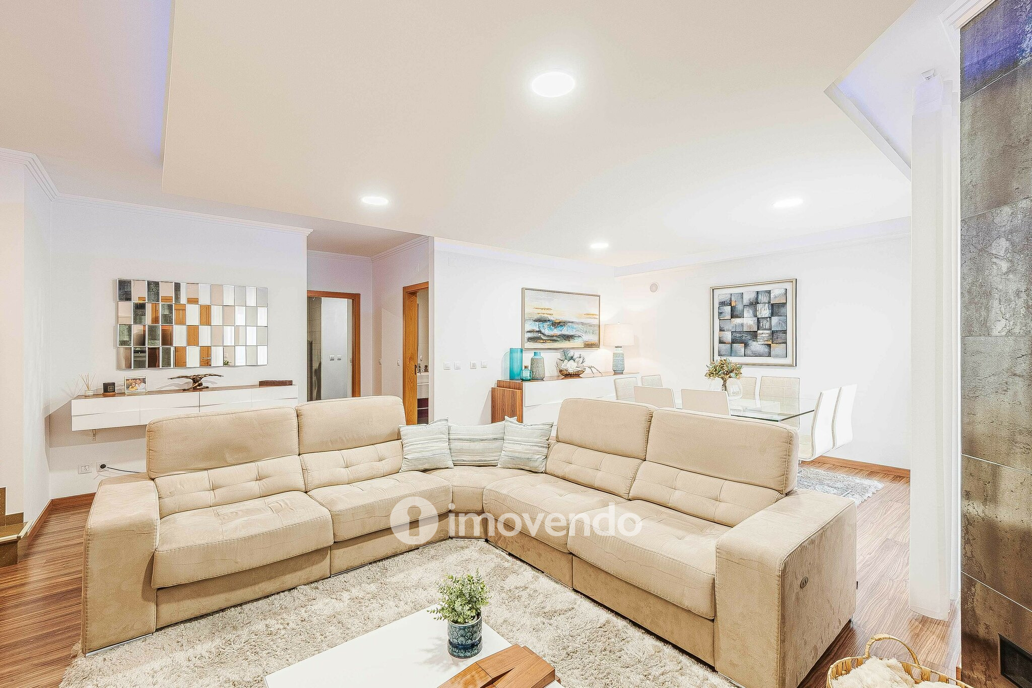 Moradia T3 com garagem, num condomínio com piscina, em Bucelas