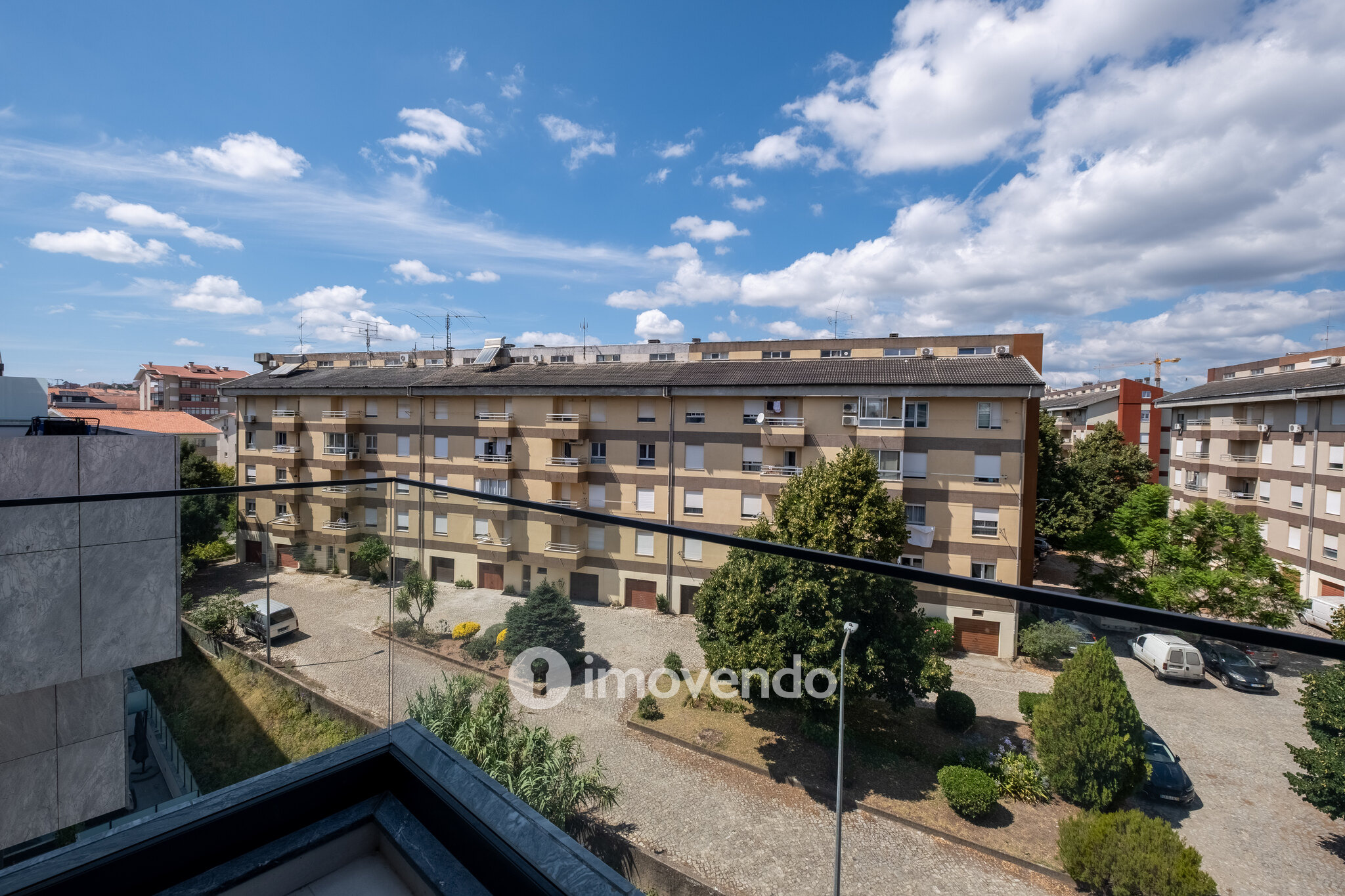 Apartamento T1+1, semi-novo, em Coimbra