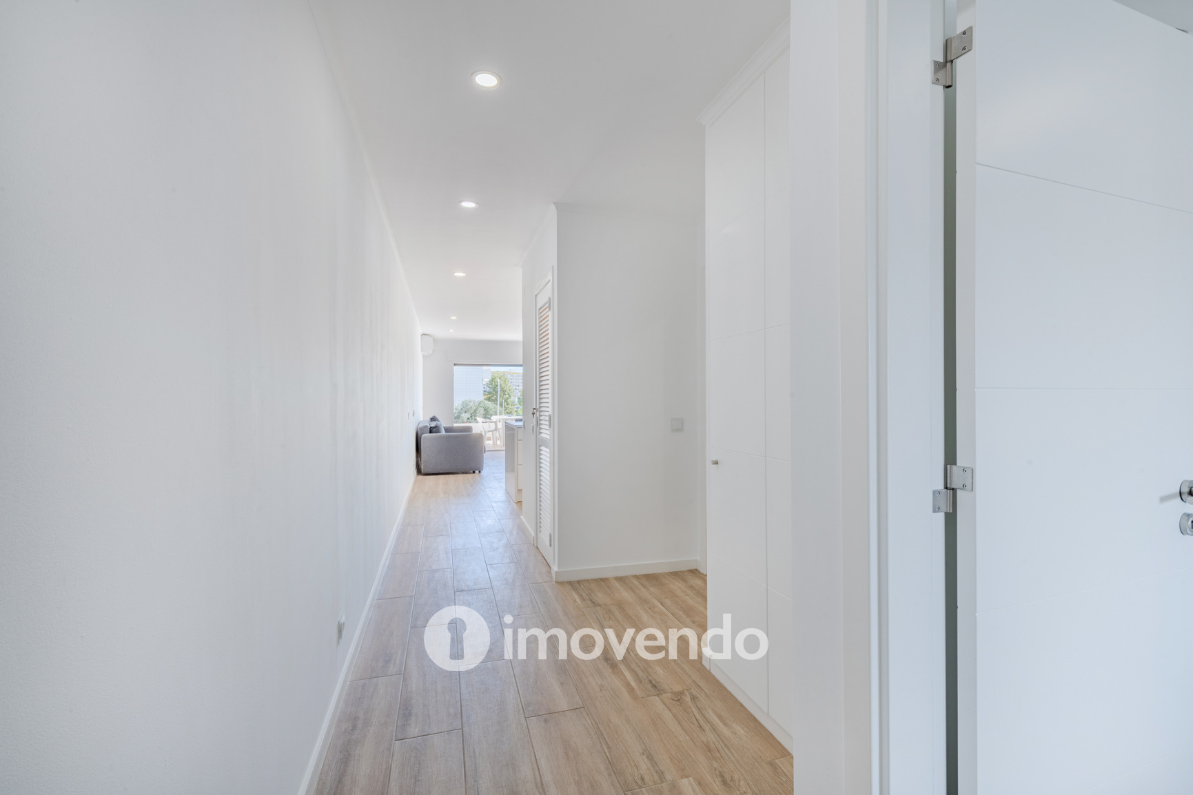 Apartamento T1 com parqueamento, em condomínio com piscina, Albufeira