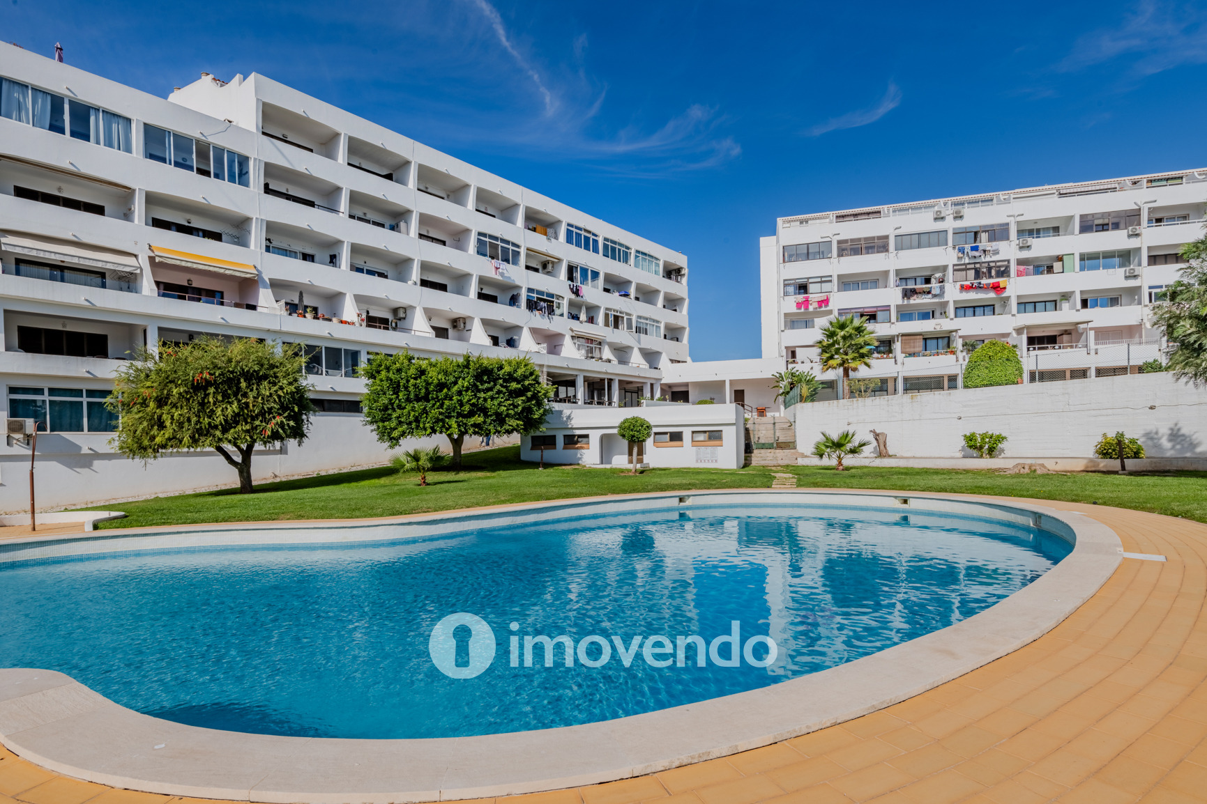 Apartamento T1 com parqueamento, em condomínio com piscina, Albufeira