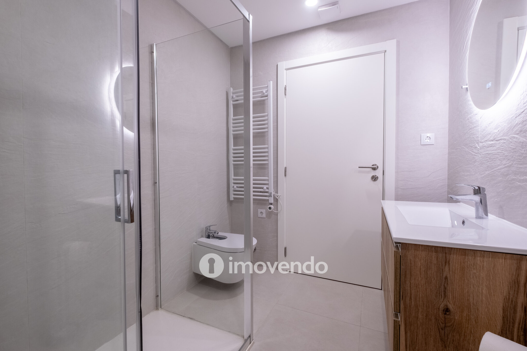 Apartamento T1+1, semi-novo, em Coimbra