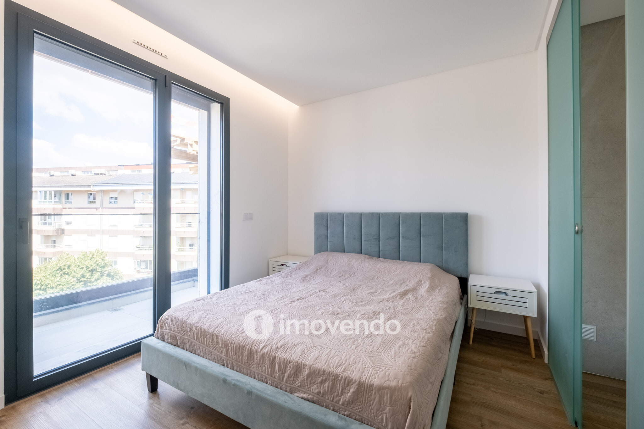 Apartamento T1+1, semi-novo, em Coimbra