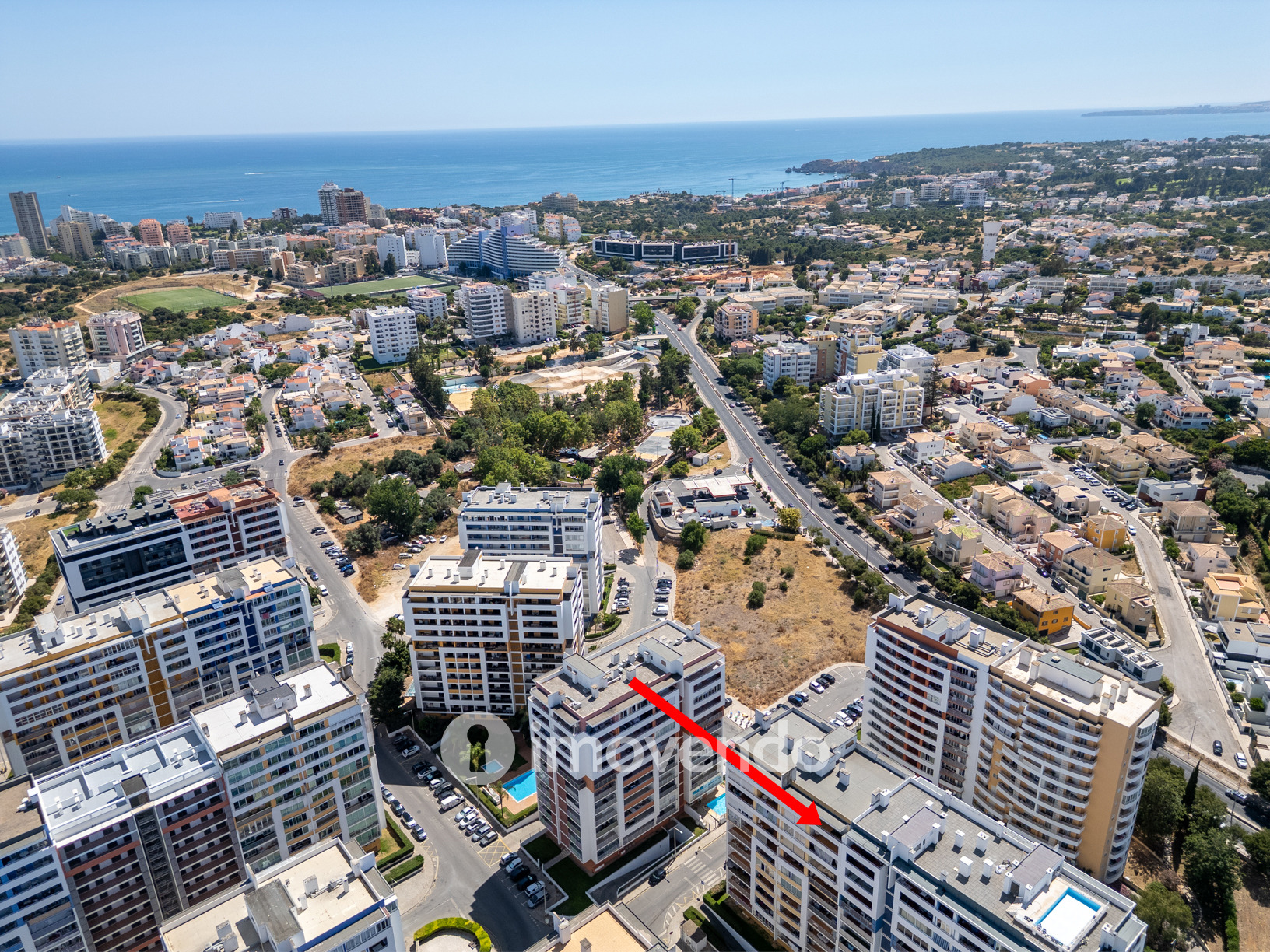 Apartamento T1 com terraço, num condomínio com piscina, em Portimão