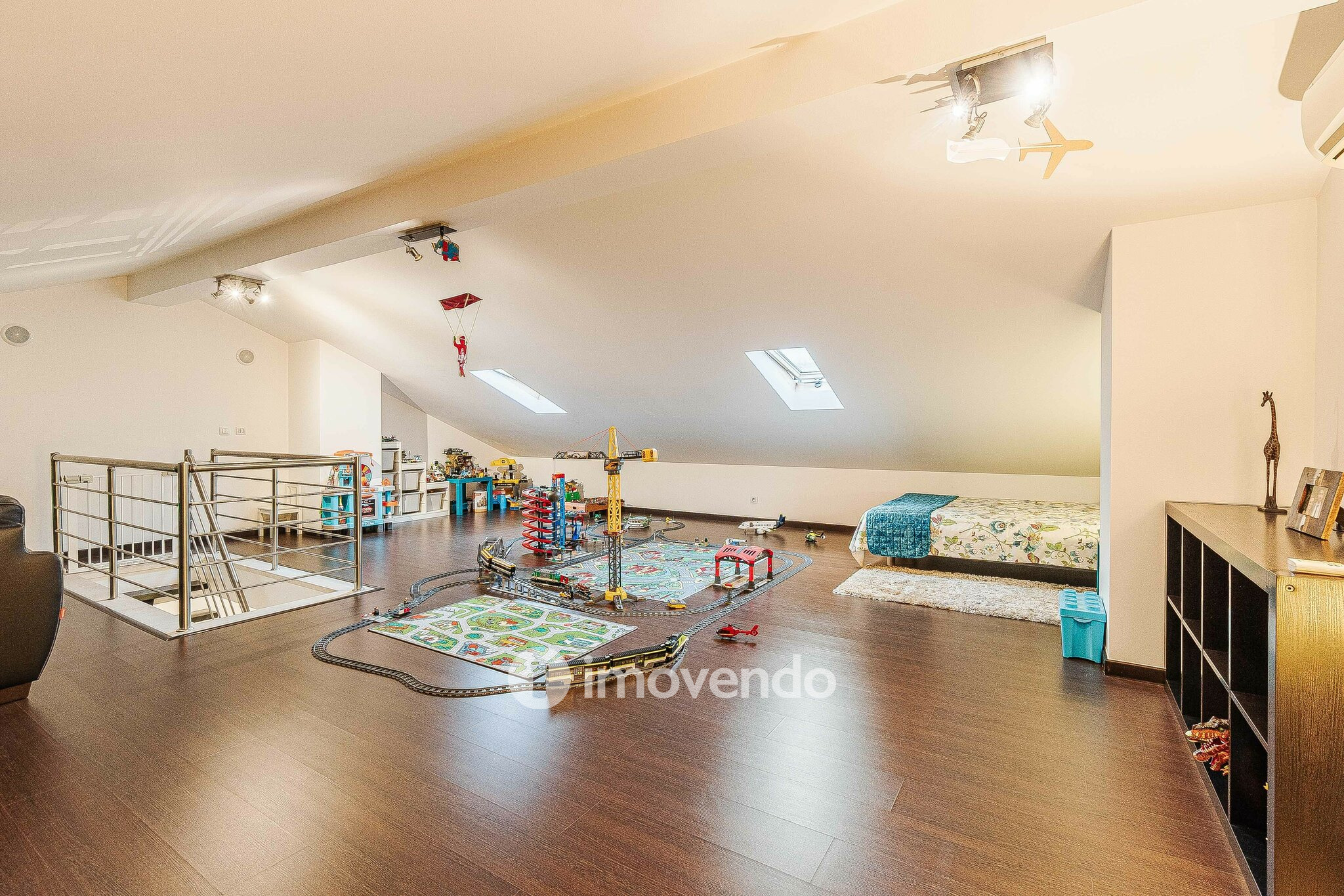 Moradia T3 com garagem, num condomínio com piscina, em Bucelas