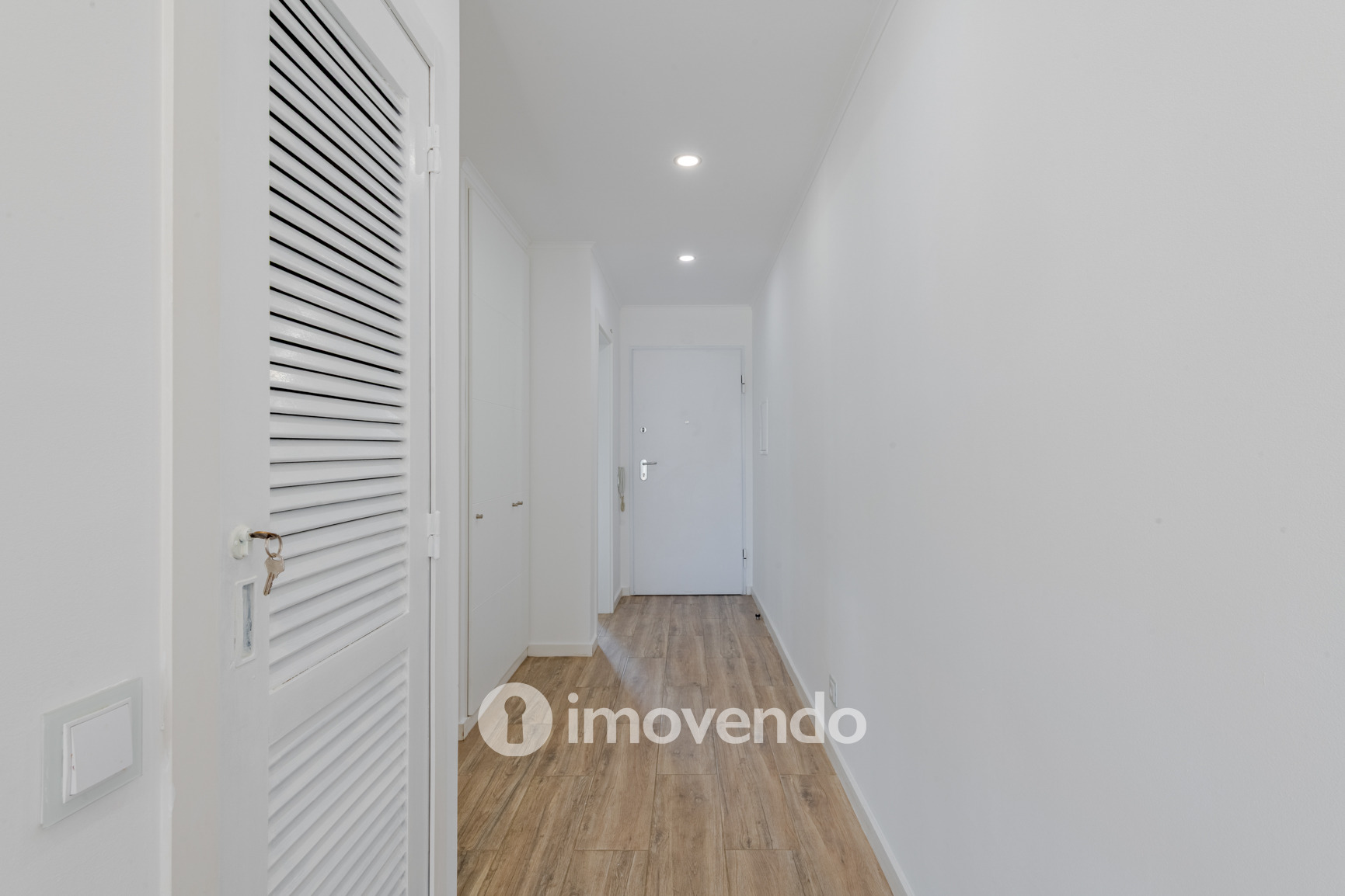 Apartamento T1 com parqueamento, em condomínio com piscina, Albufeira