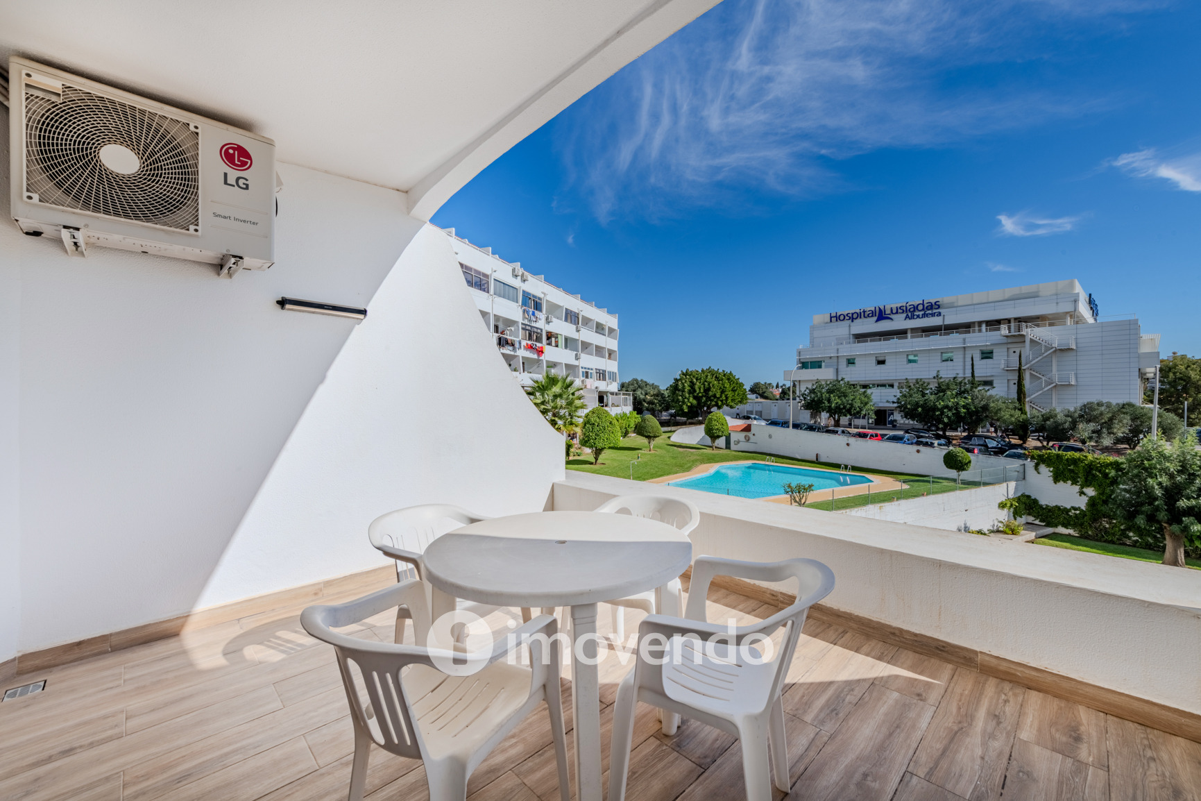 Apartamento T1 com parqueamento, em condomínio com piscina, Albufeira
