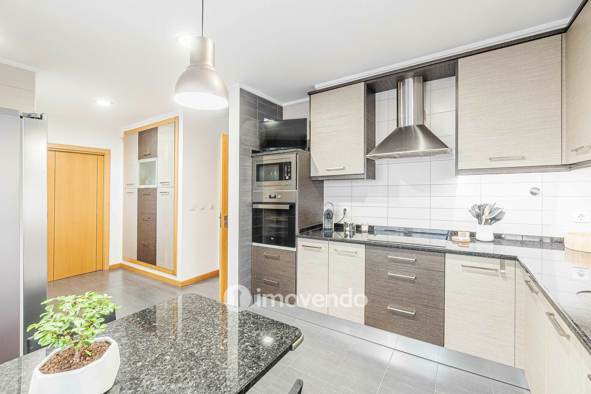 Moradia T3 com garagem, num condomínio com piscina, em Bucelas