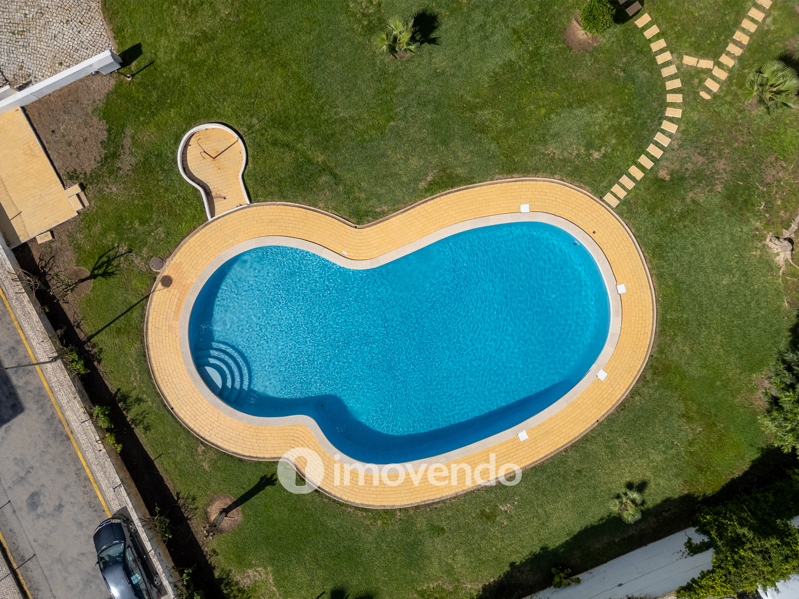 Apartamento T1 com parqueamento, em condomínio com piscina, Albufeira