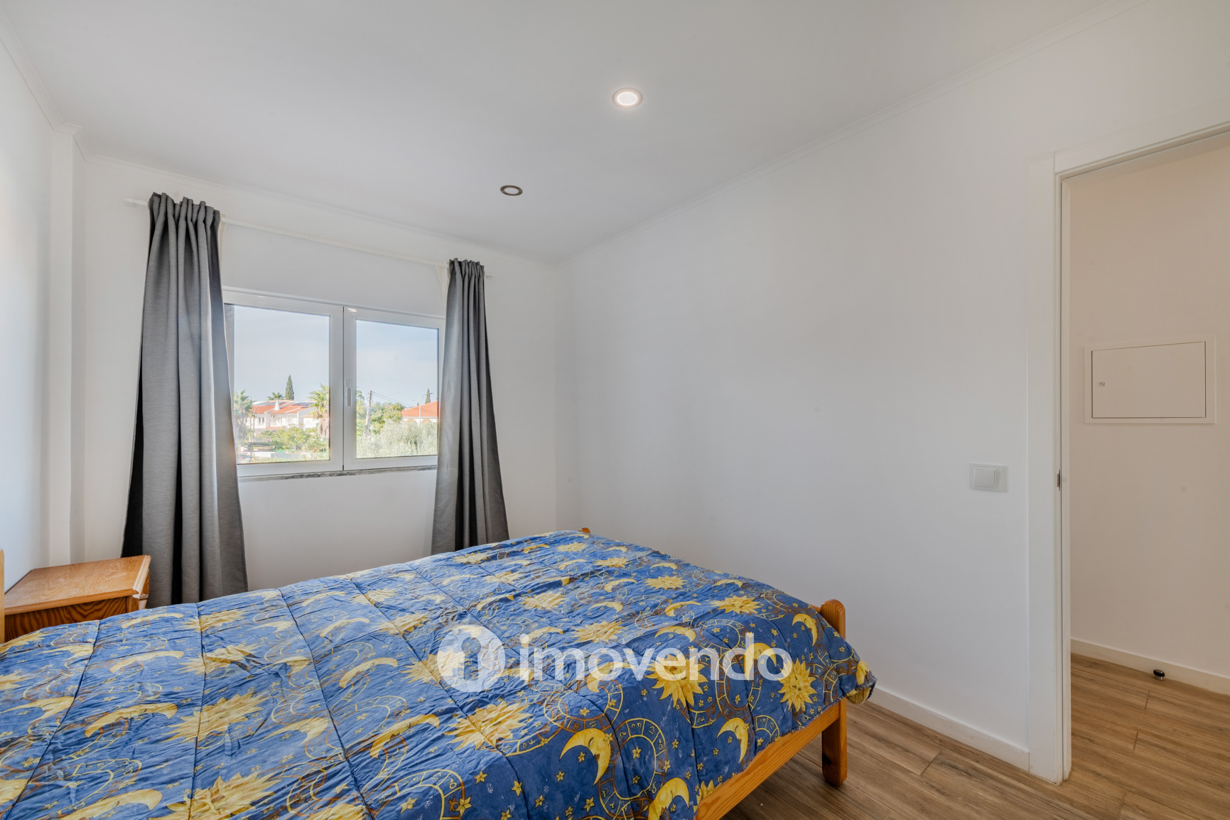Apartamento T1 com parqueamento, em condomínio com piscina, Albufeira