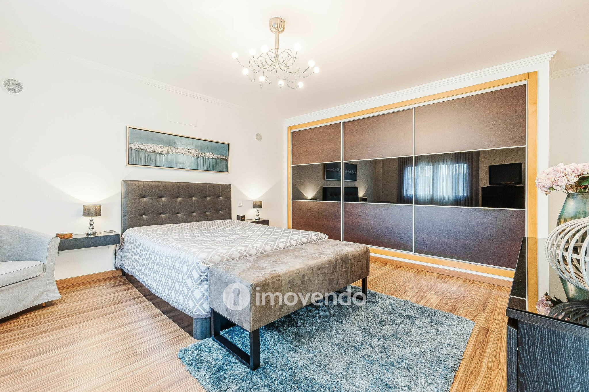 Moradia T3 com garagem, num condomínio com piscina, em Bucelas