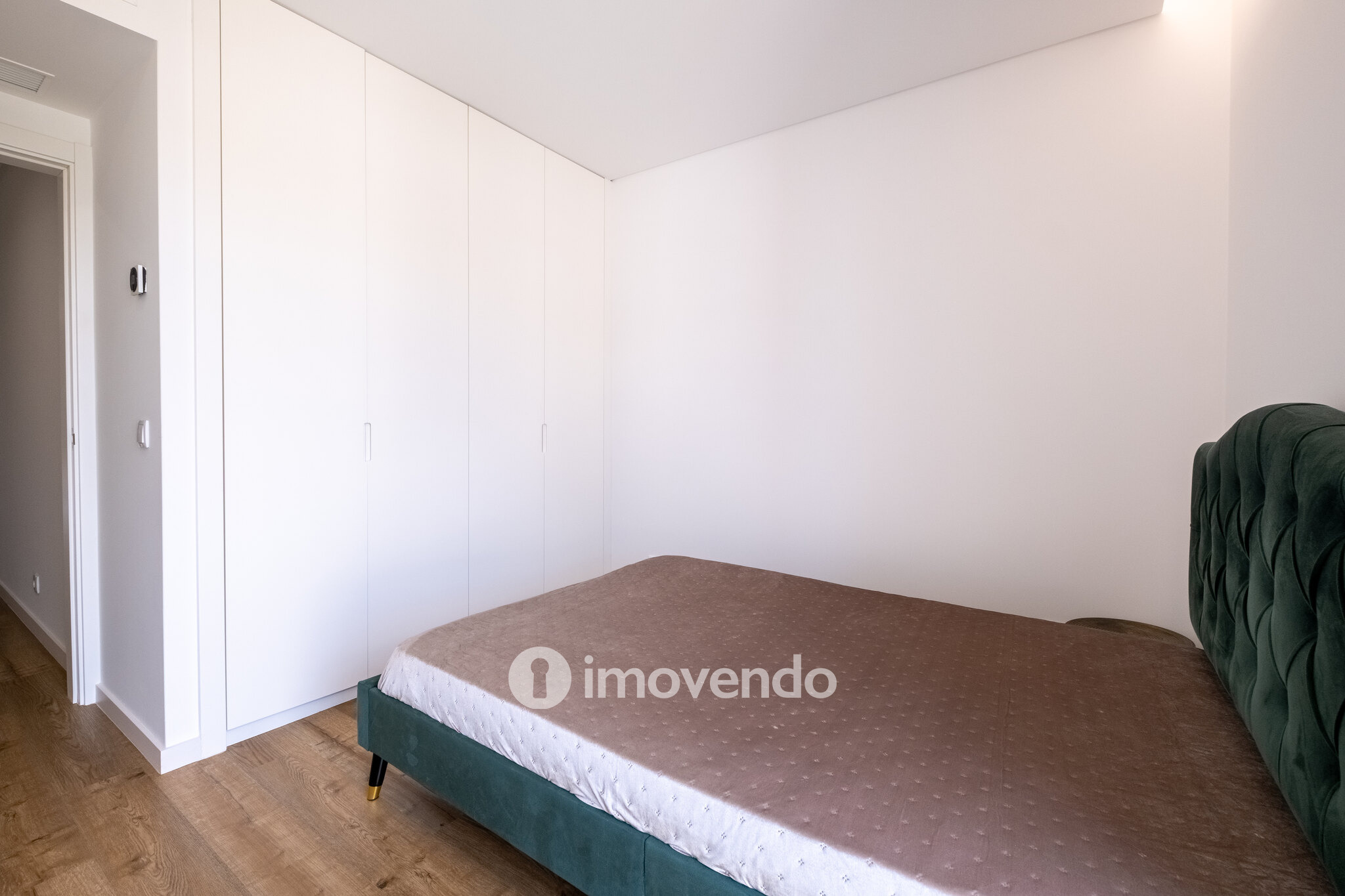 Apartamento T1+1, semi-novo, em Coimbra
