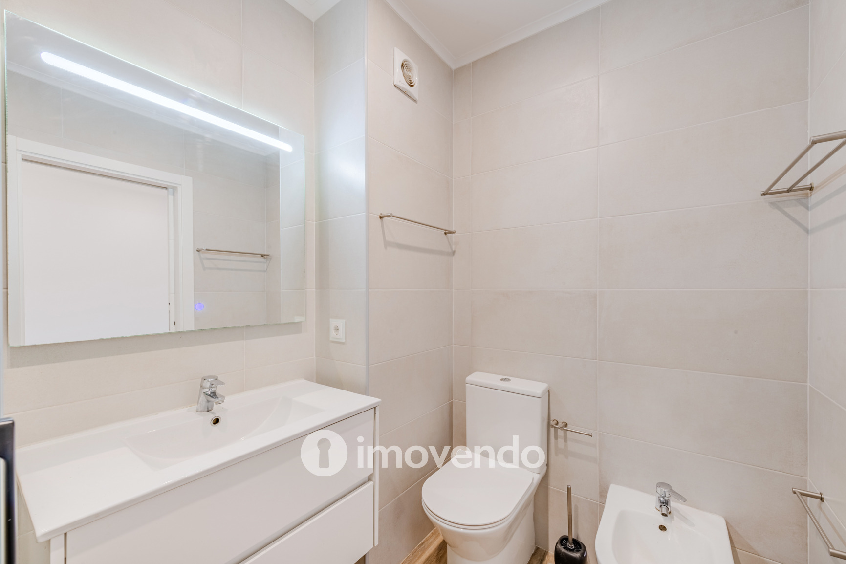 Apartamento T1 com parqueamento, em condomínio com piscina, Albufeira