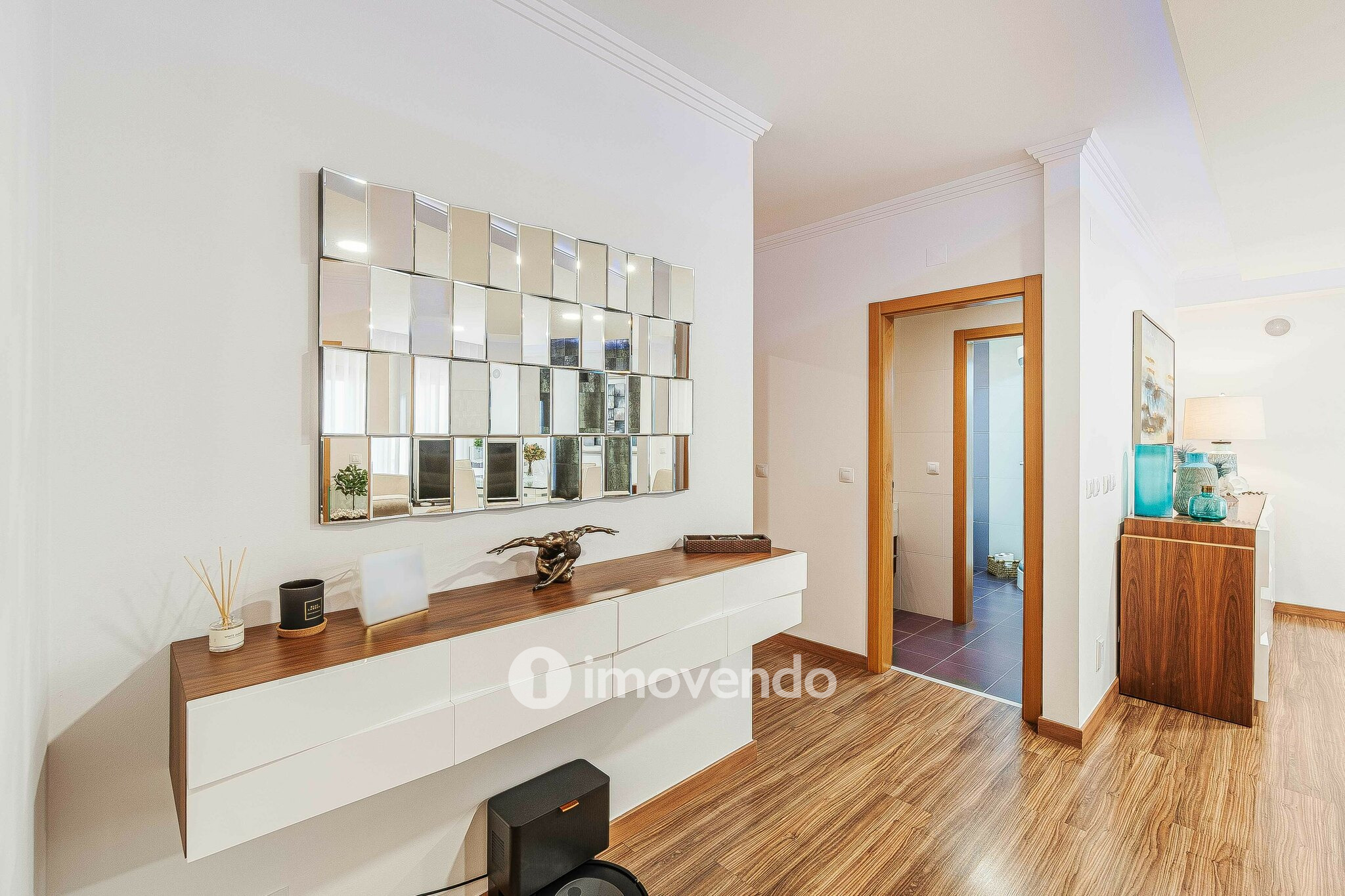 Moradia T3 com garagem, num condomínio com piscina, em Bucelas