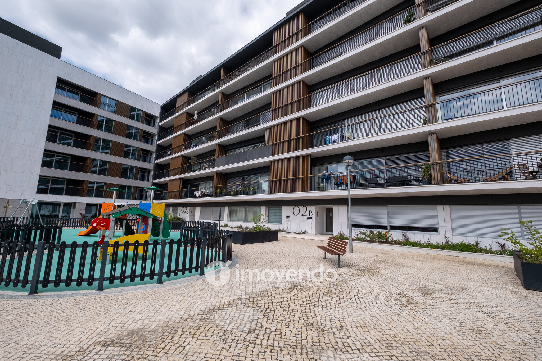 Apartamento T3 exclusivo, com terraço, nos Terraços do Rio, Coimbra