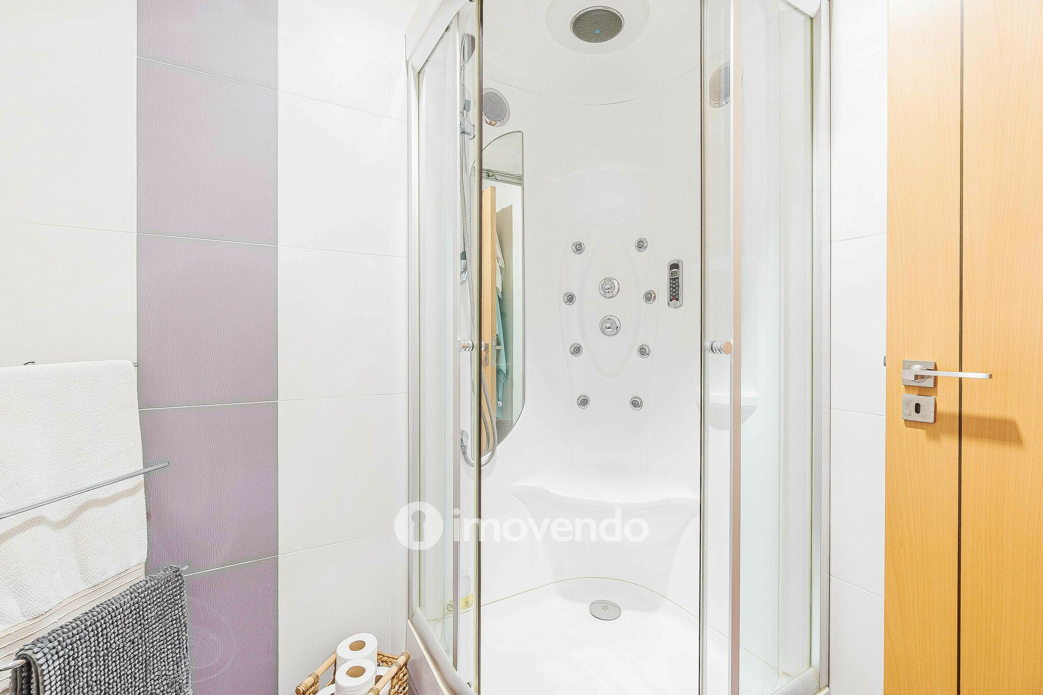 Moradia T3 com garagem, num condomínio com piscina, em Bucelas