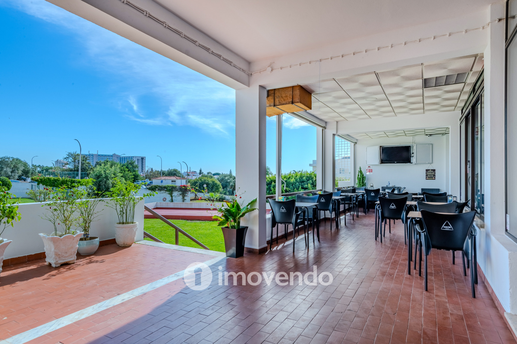 Apartamento T1 com parqueamento, em condomínio com piscina, Albufeira