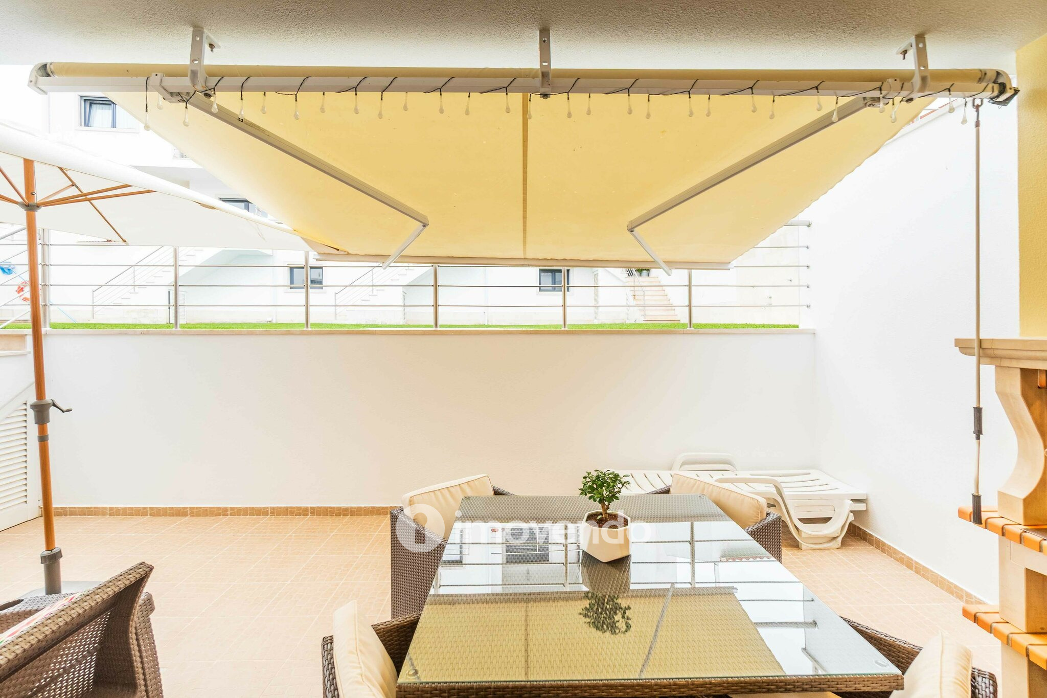 Moradia T3 com garagem, num condomínio com piscina, em Bucelas