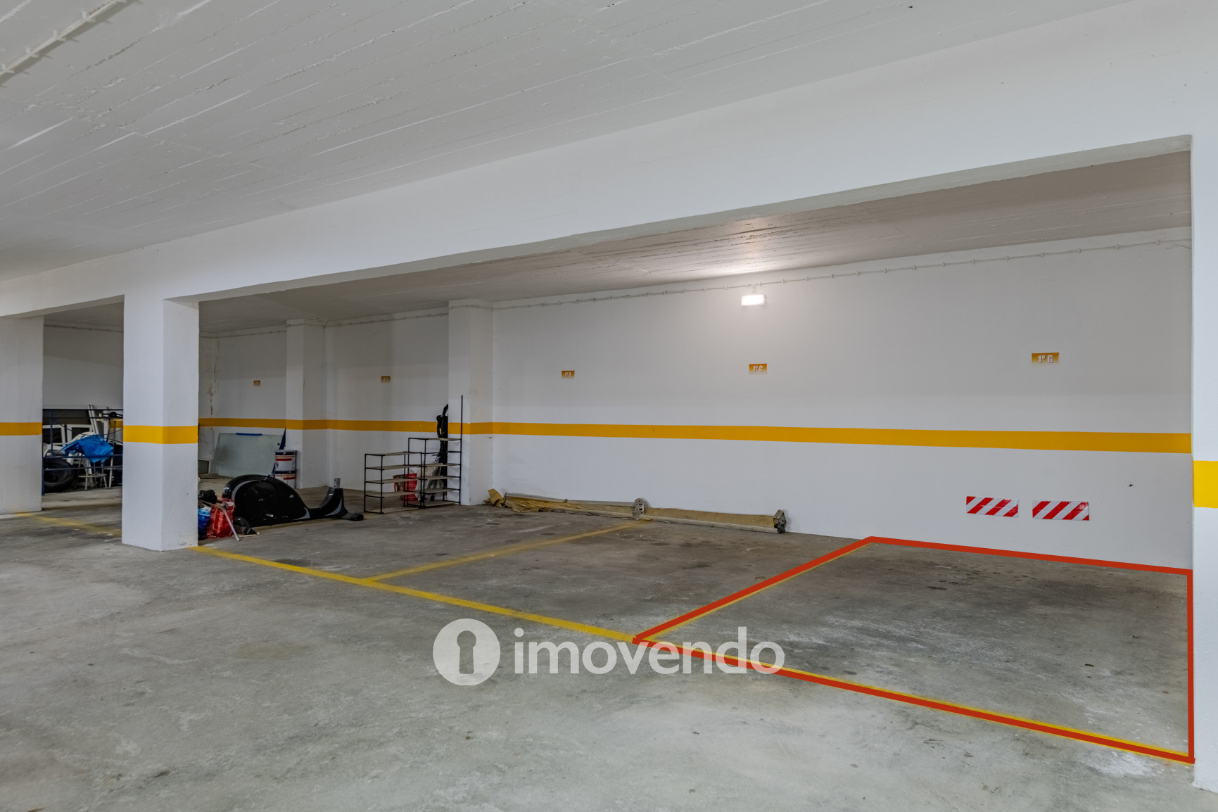 Apartamento T1 com parqueamento, em condomínio com piscina, Albufeira