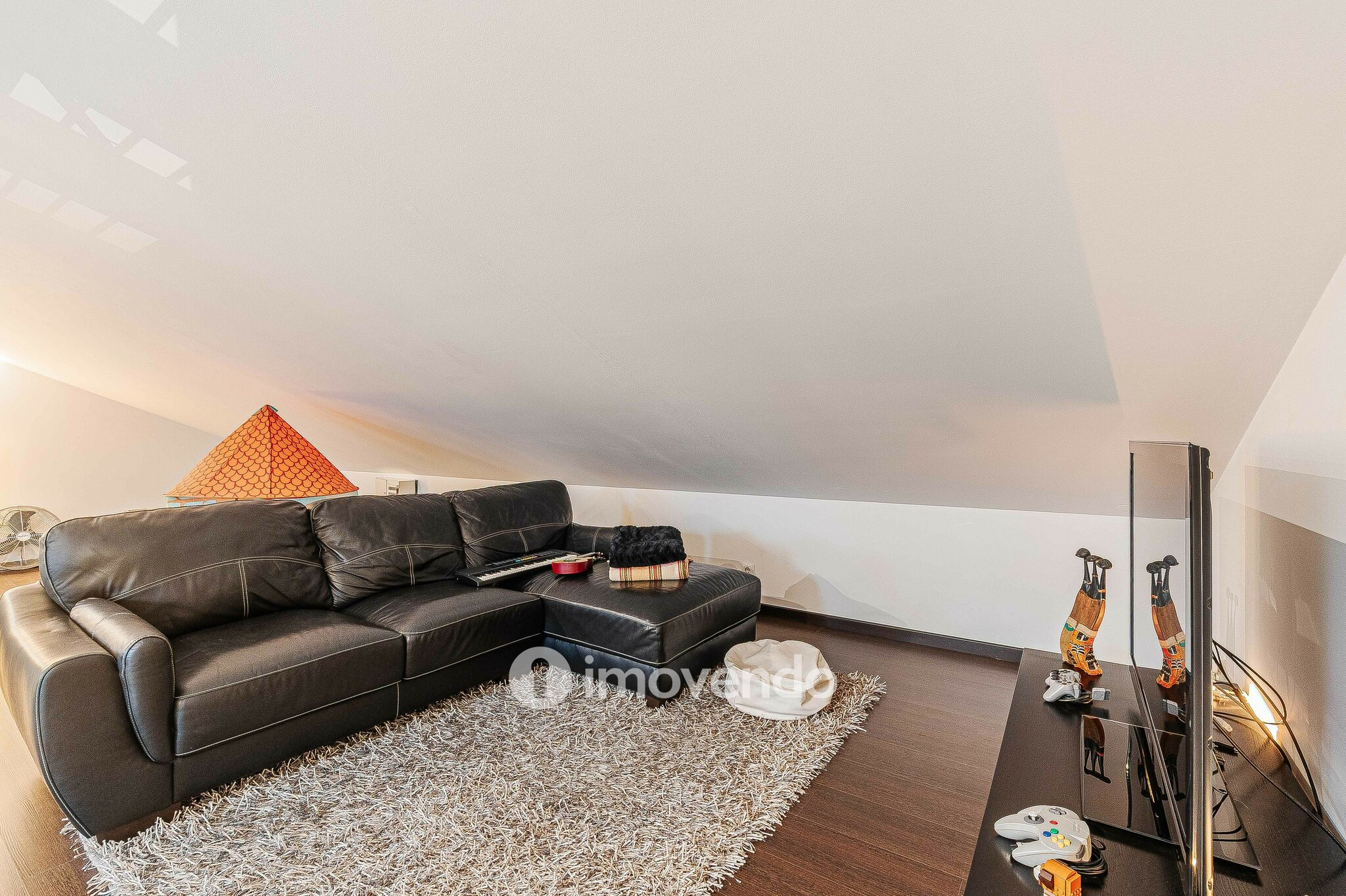 Moradia T3 com garagem, num condomínio com piscina, em Bucelas