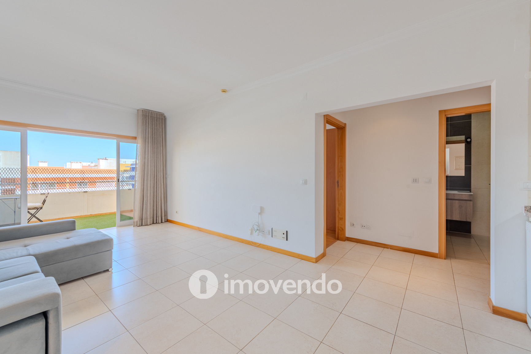 Apartamento T1 com terraço, num condomínio com piscina, em Portimão