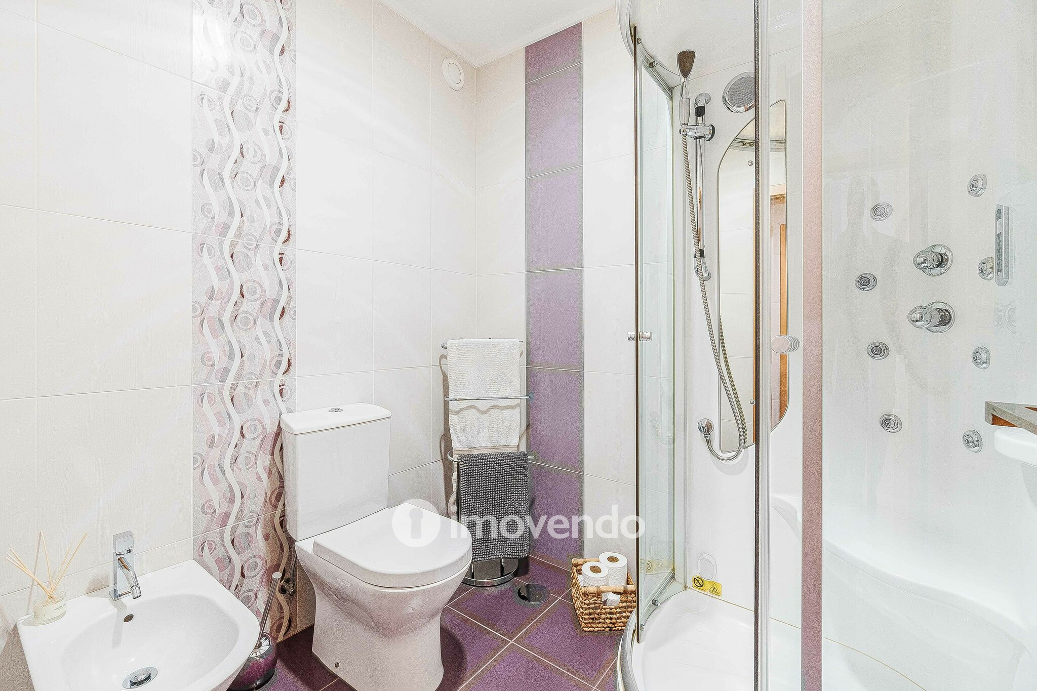 Moradia T3 com garagem, num condomínio com piscina, em Bucelas