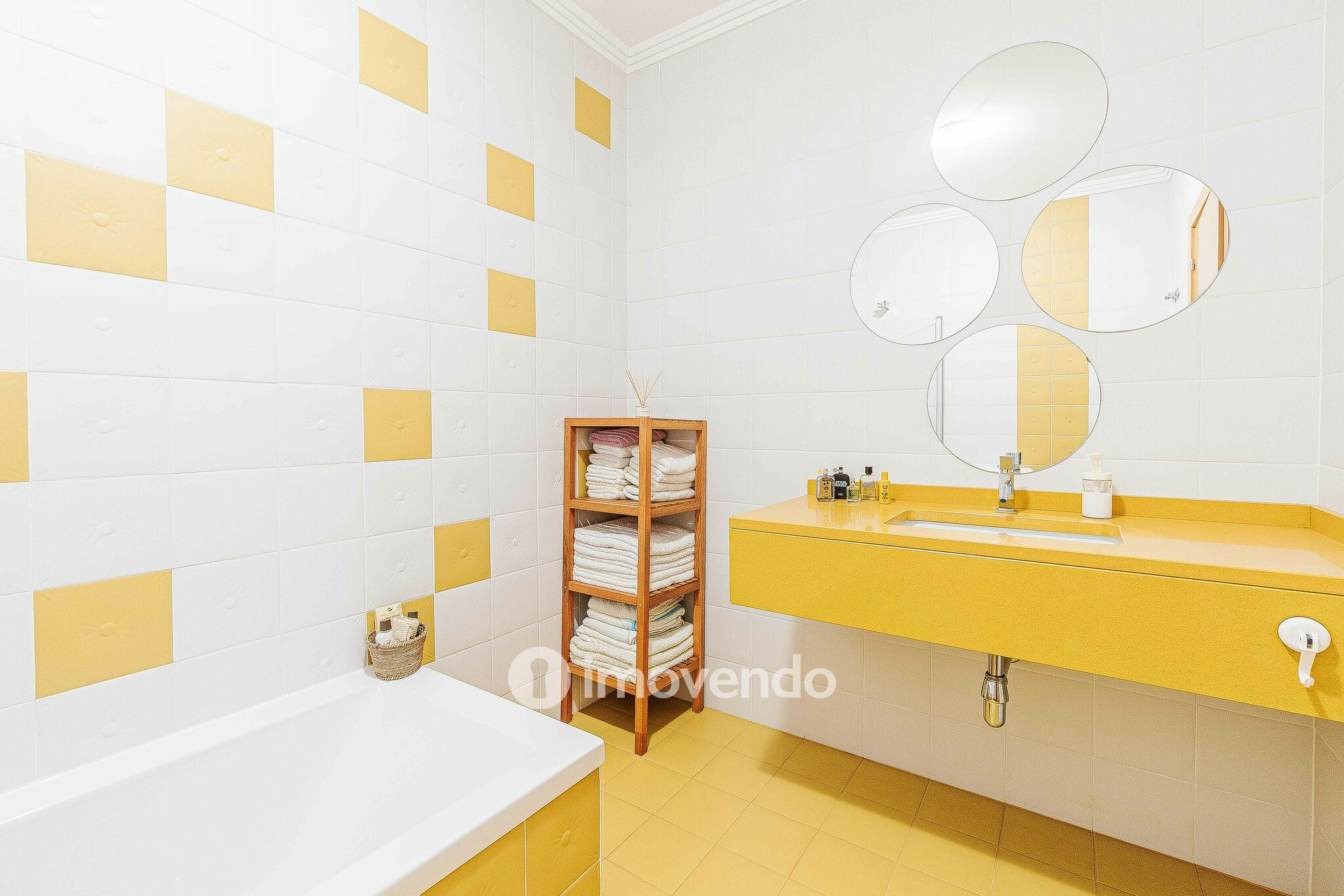 Moradia T3 com garagem, num condomínio com piscina, em Bucelas