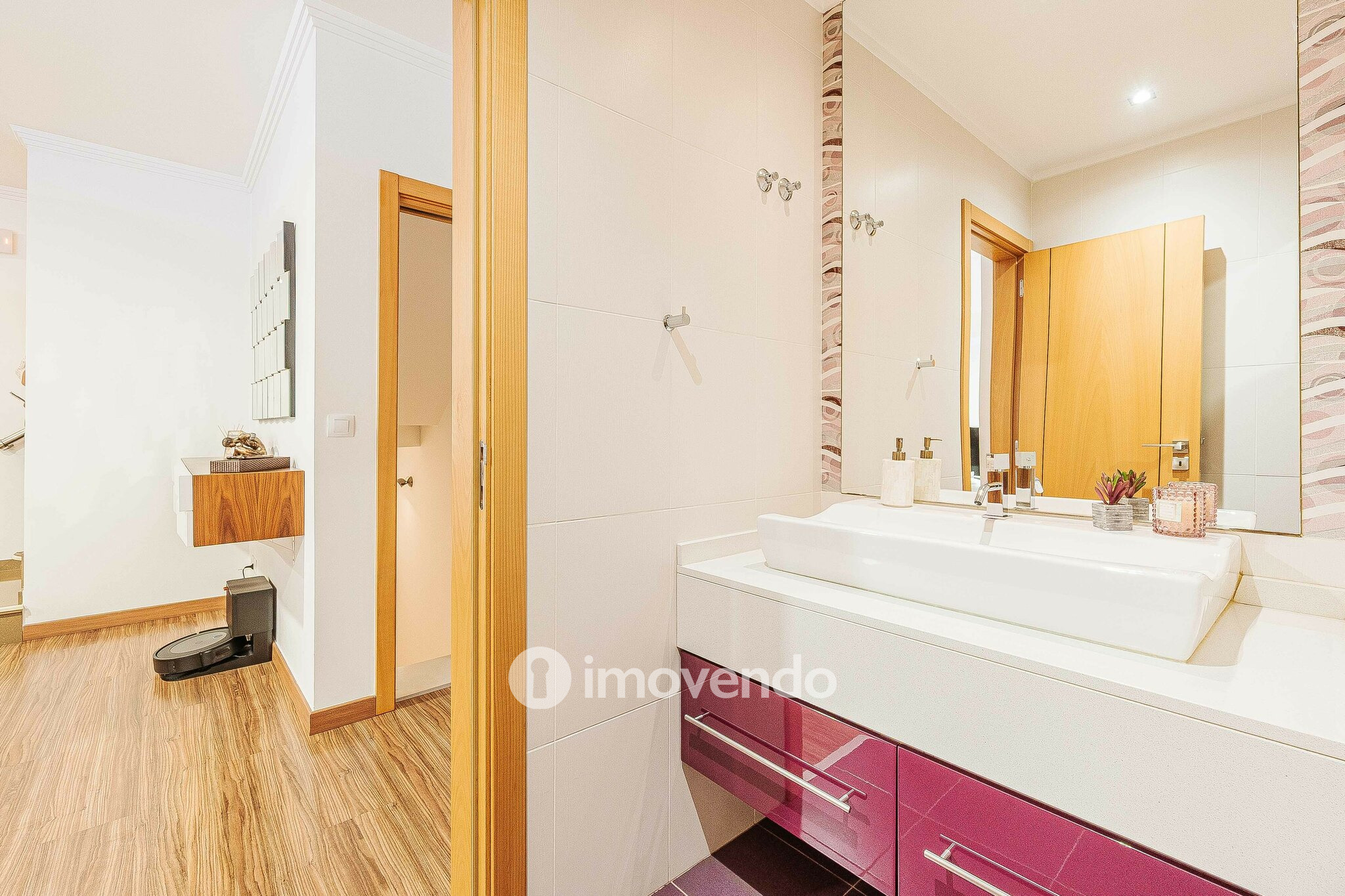 Moradia T3 com garagem, num condomínio com piscina, em Bucelas