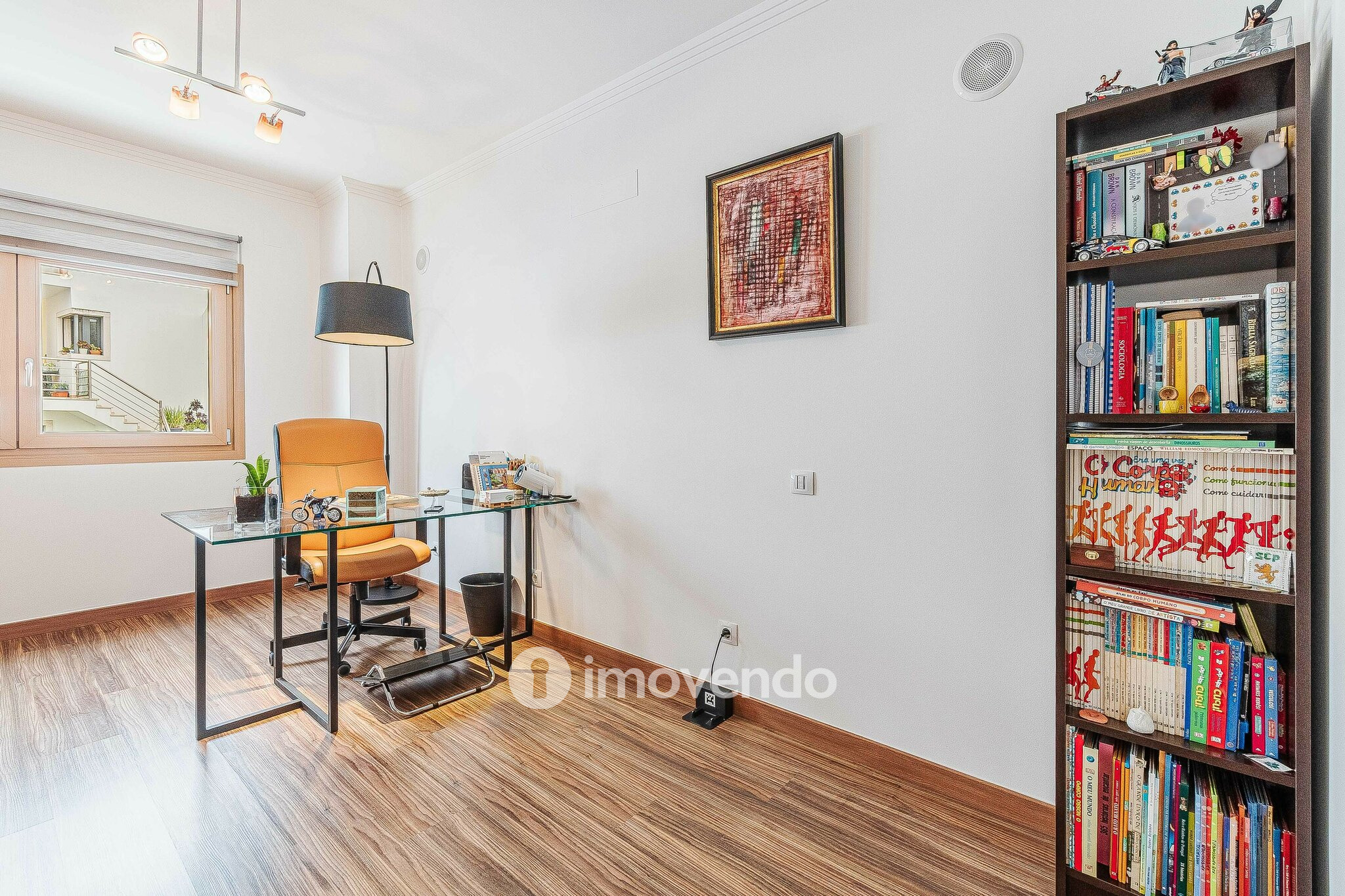 Moradia T3 com garagem, num condomínio com piscina, em Bucelas