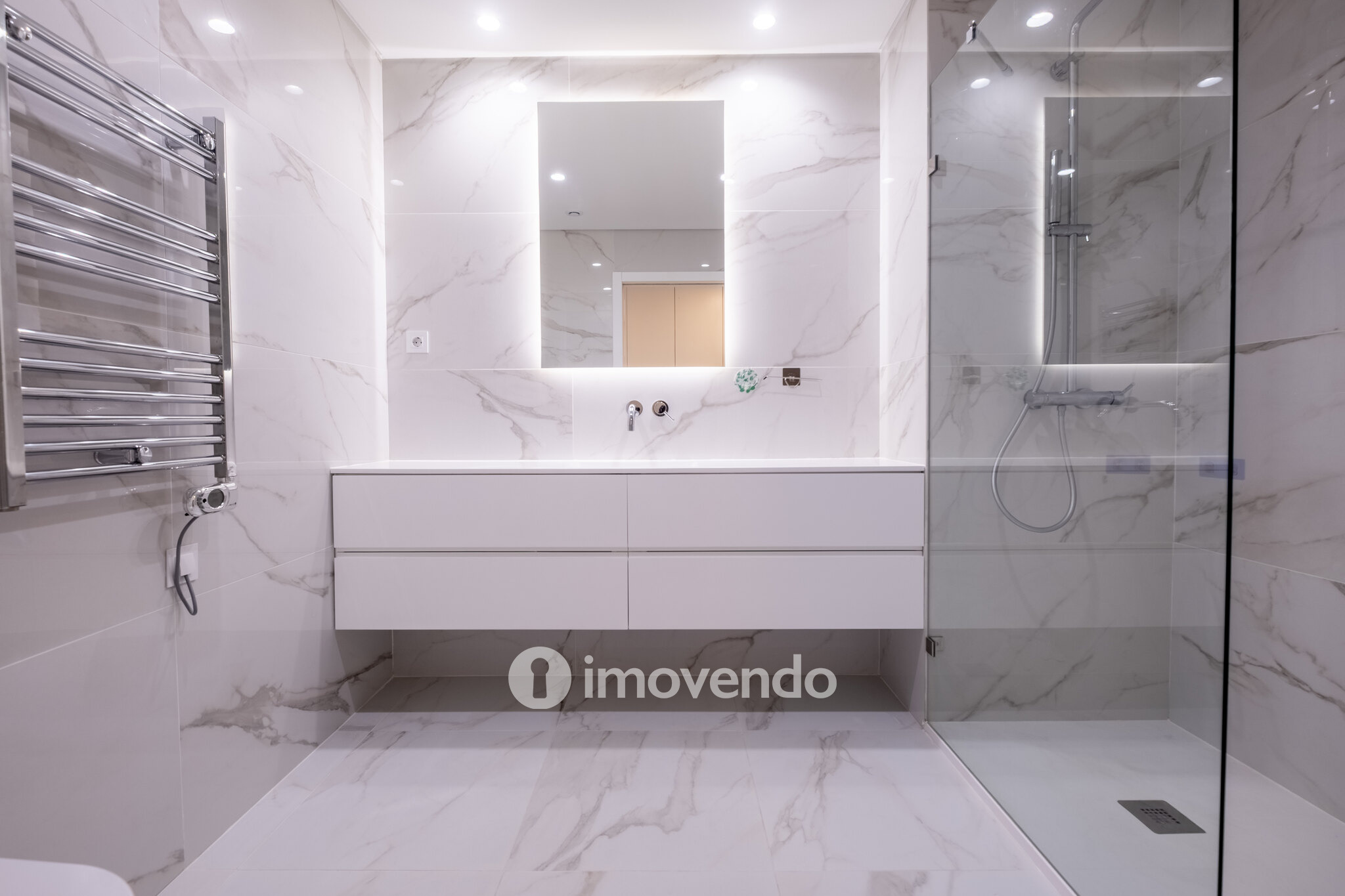 Apartamento T3 exclusivo, com terraço, nos Terraços do Rio, Coimbra