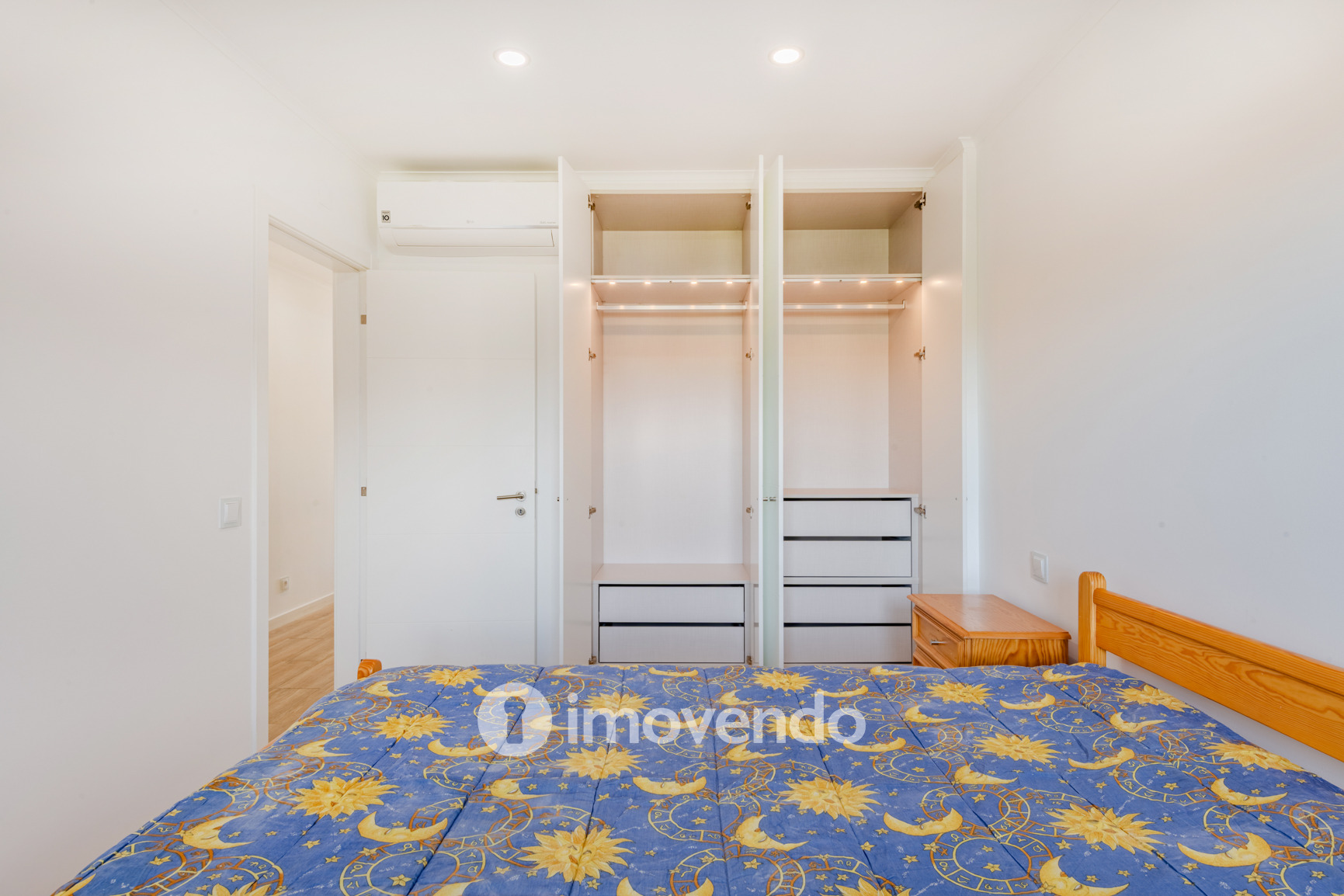 Apartamento T1 com parqueamento, em condomínio com piscina, Albufeira