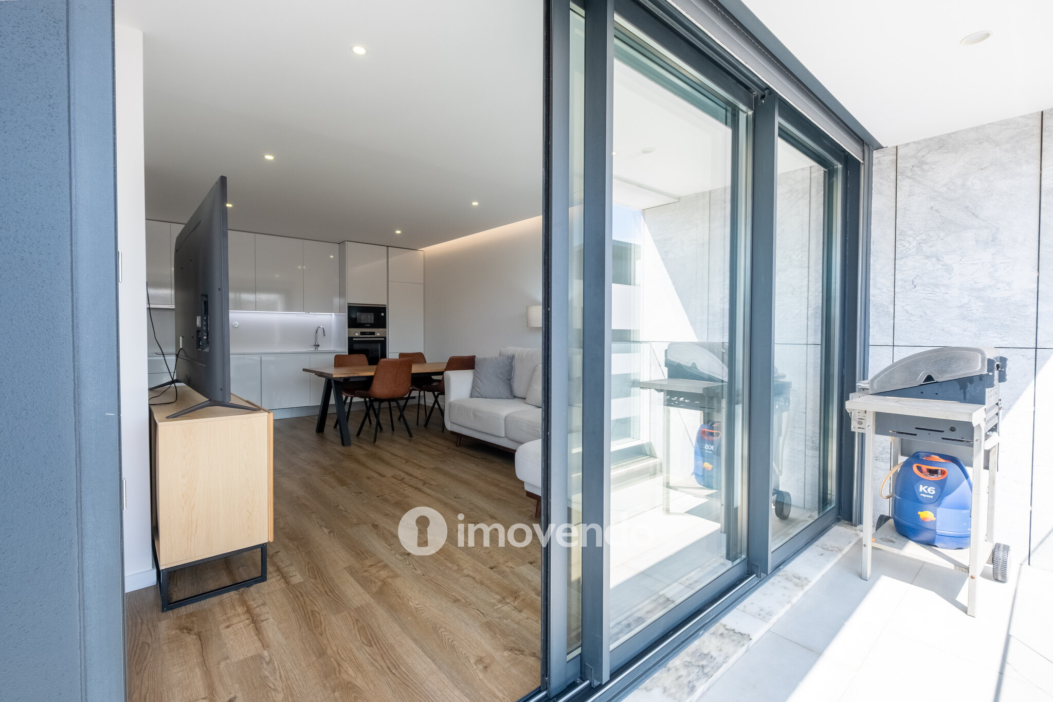 Apartamento T1+1, semi-novo, em Coimbra