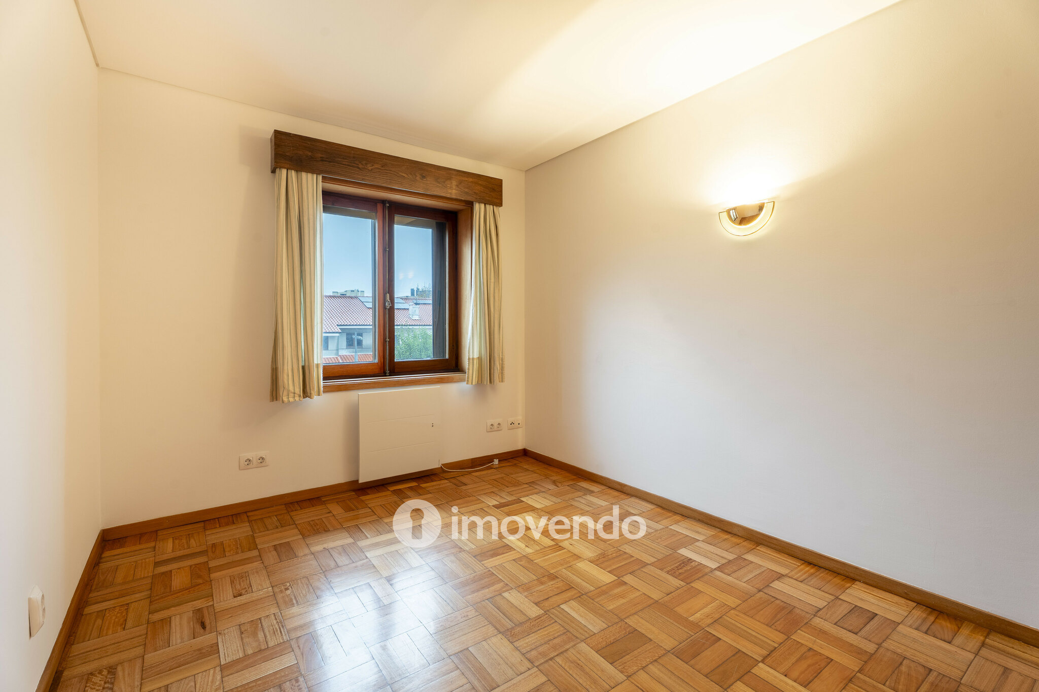 Apartamento T2 pronto a habitar, com garagem, na Senhora da Hora