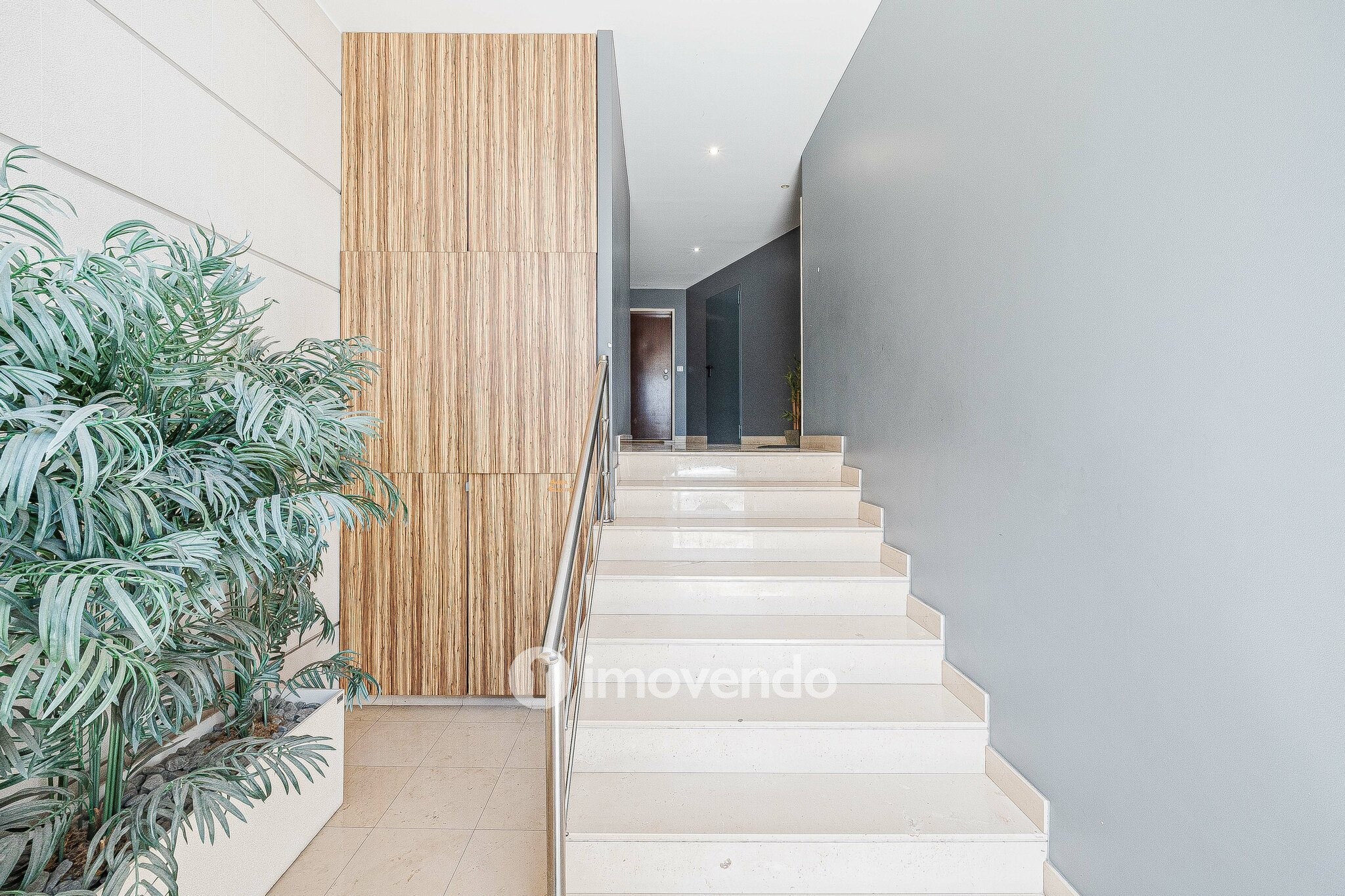 Apartamento T1 moderno, com varanda e áreas amplas, em Corroios
