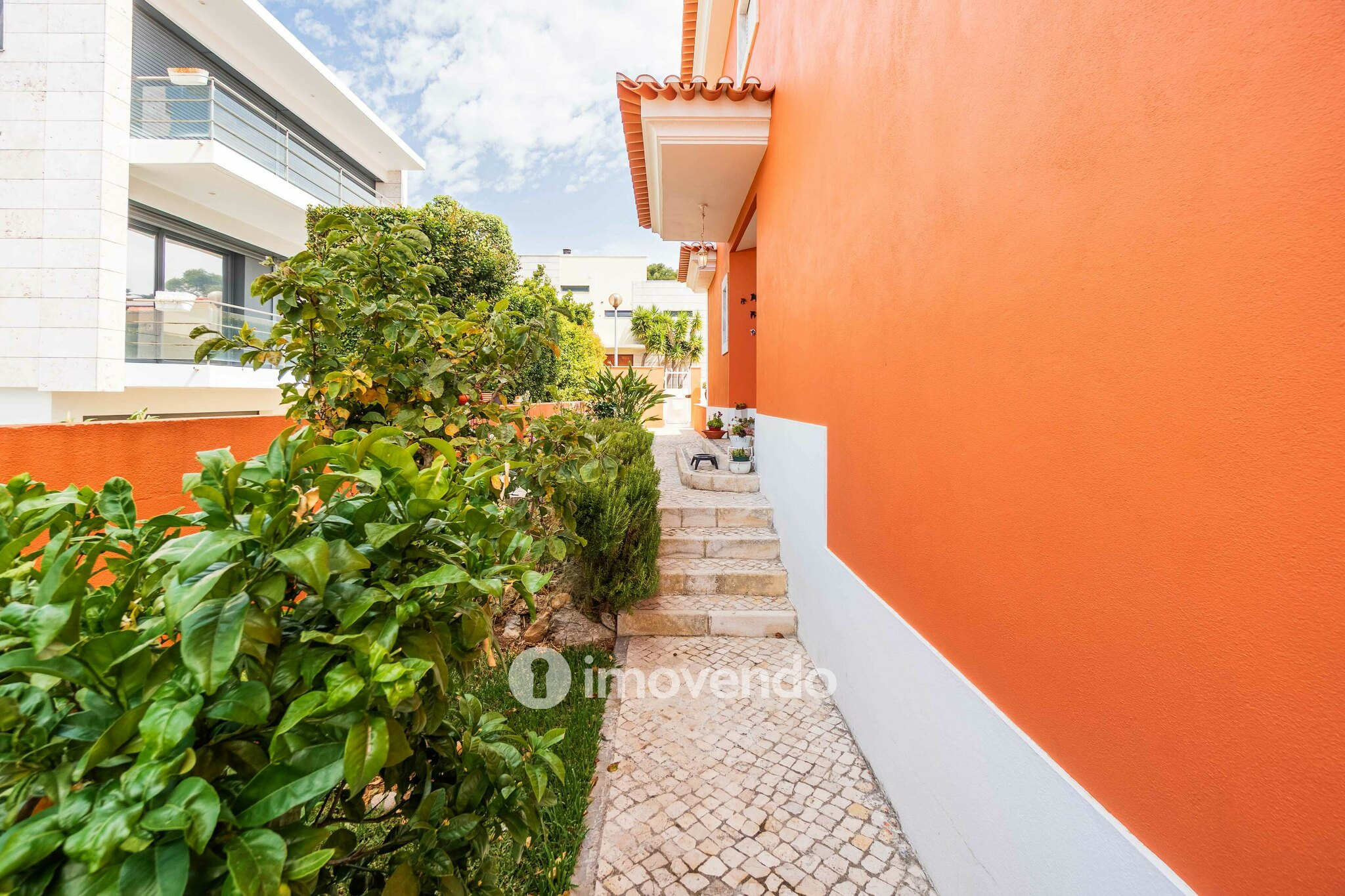 Moradia T4 de luxo, com jardim e garagem, em Alcabideche