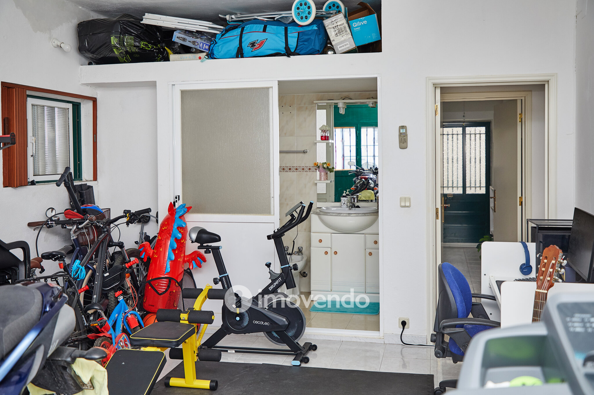 Andar de Moradia T2, com pátio generoso e garagem, em Évora