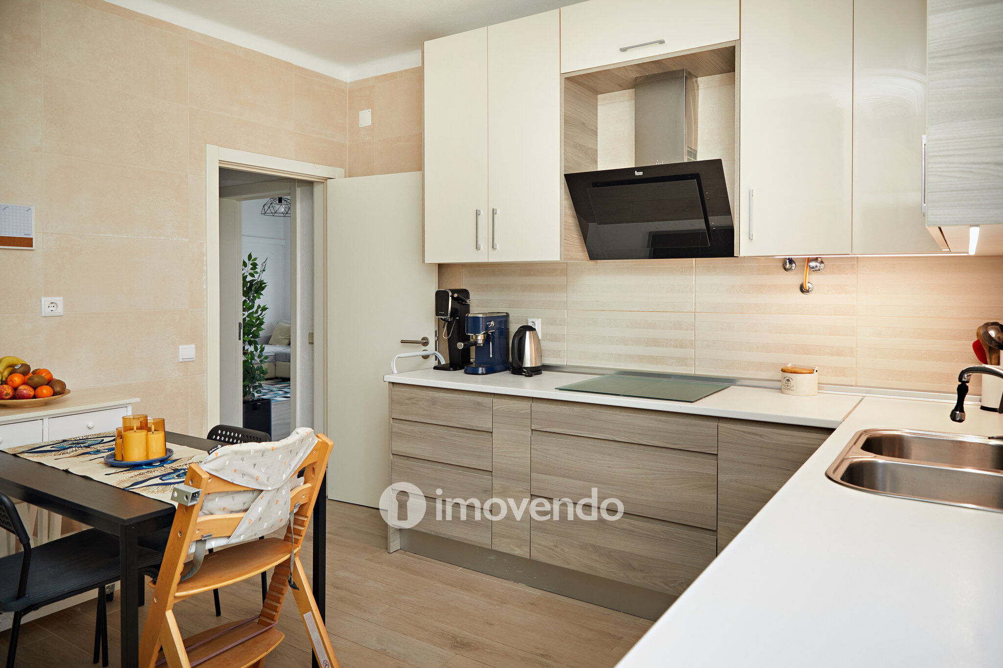 Andar de Moradia T2, com pátio generoso e garagem, em Évora