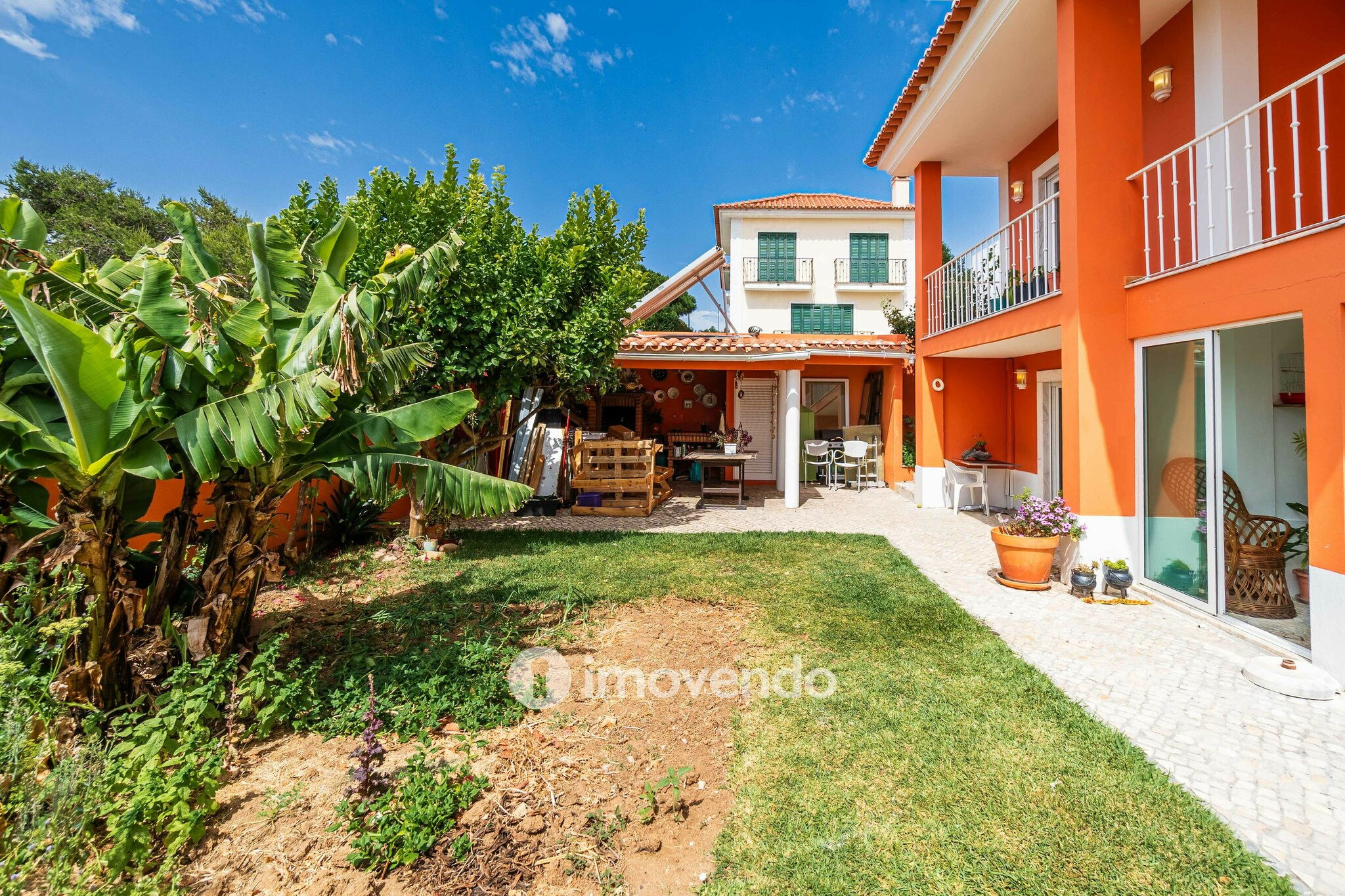 Moradia T4 de luxo, com jardim e garagem, em Alcabideche