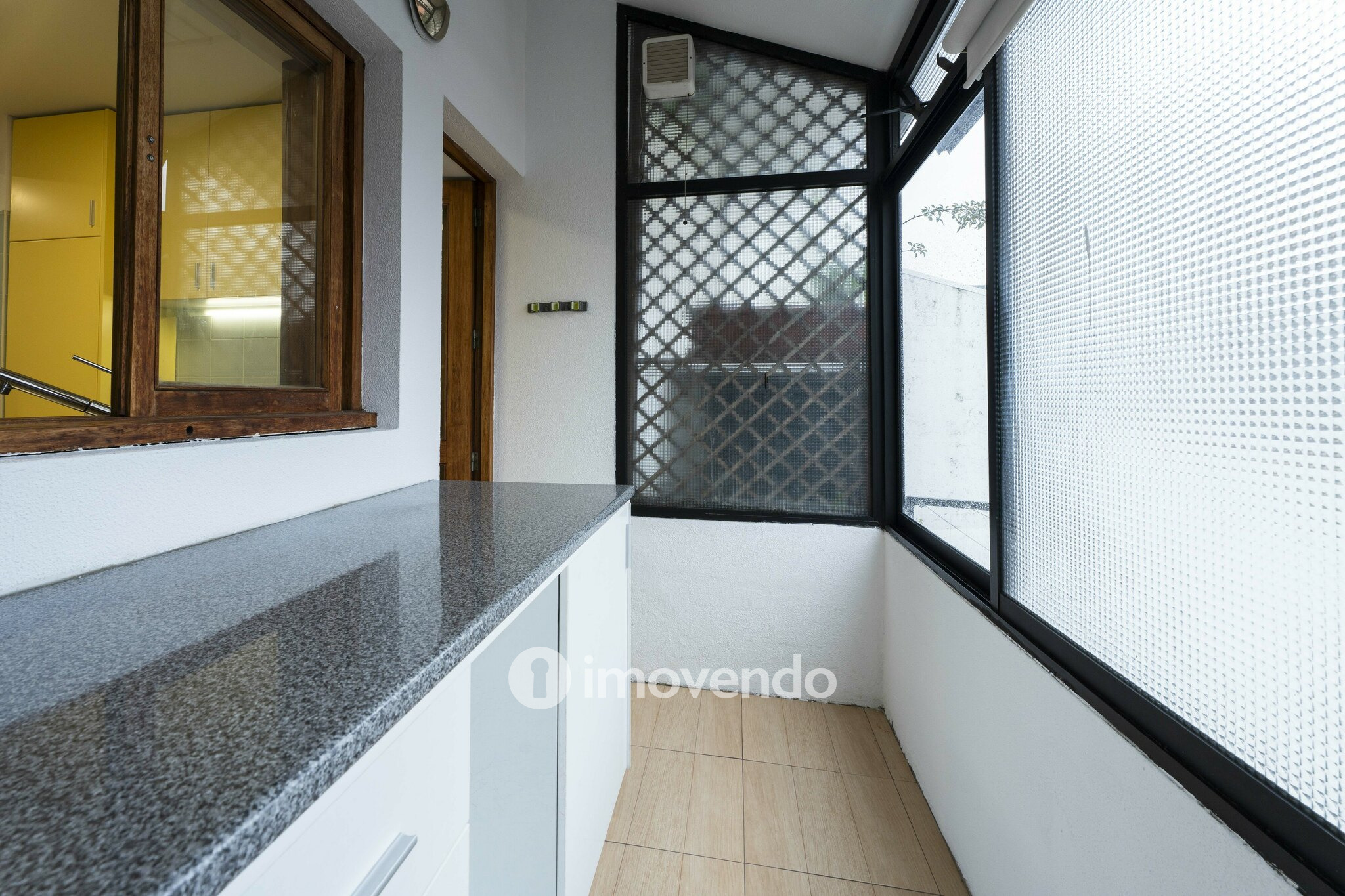 Apartamento T2 pronto a habitar, com garagem, na Senhora da Hora