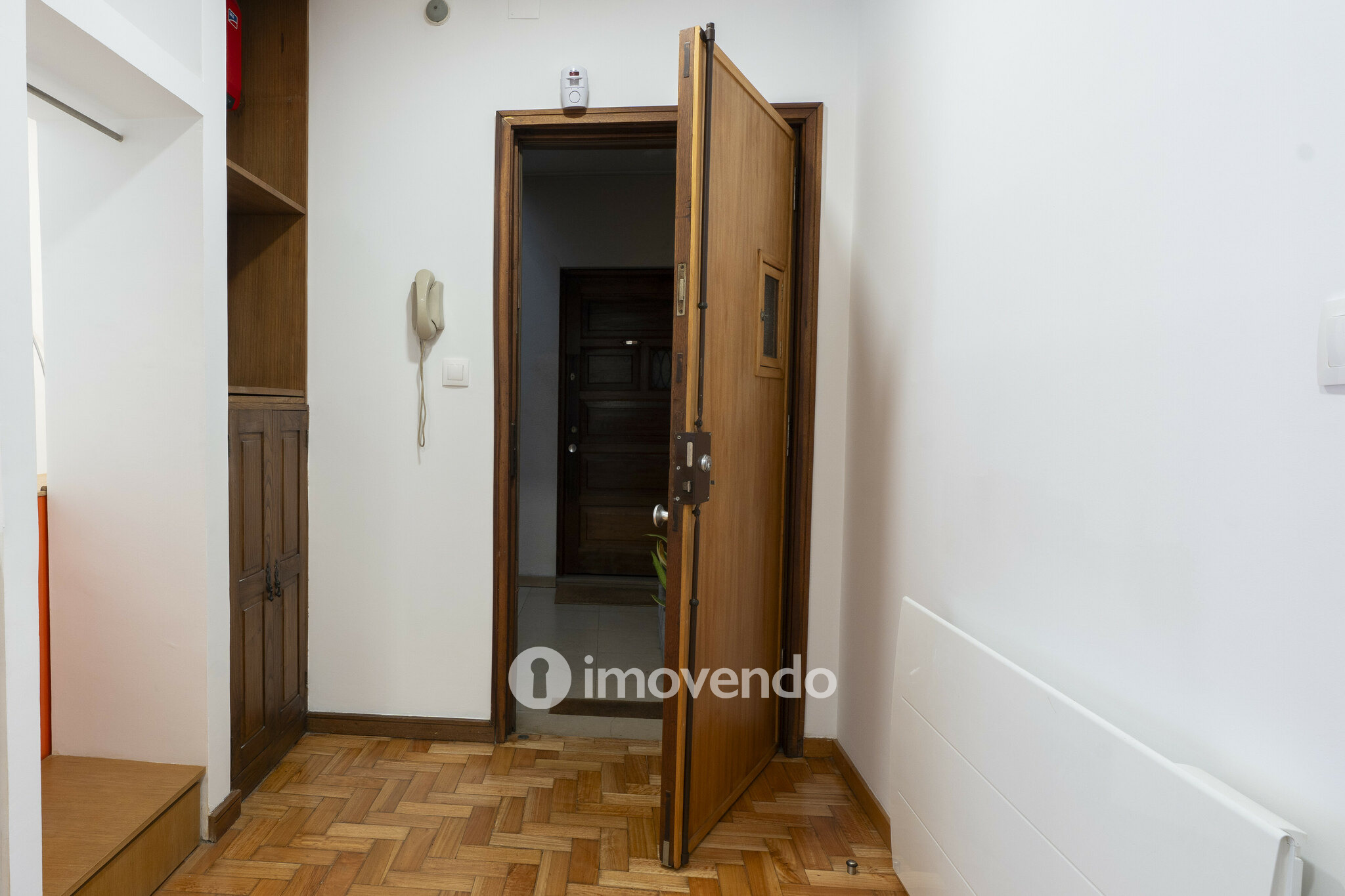 Apartamento T2 pronto a habitar, com garagem, na Senhora da Hora