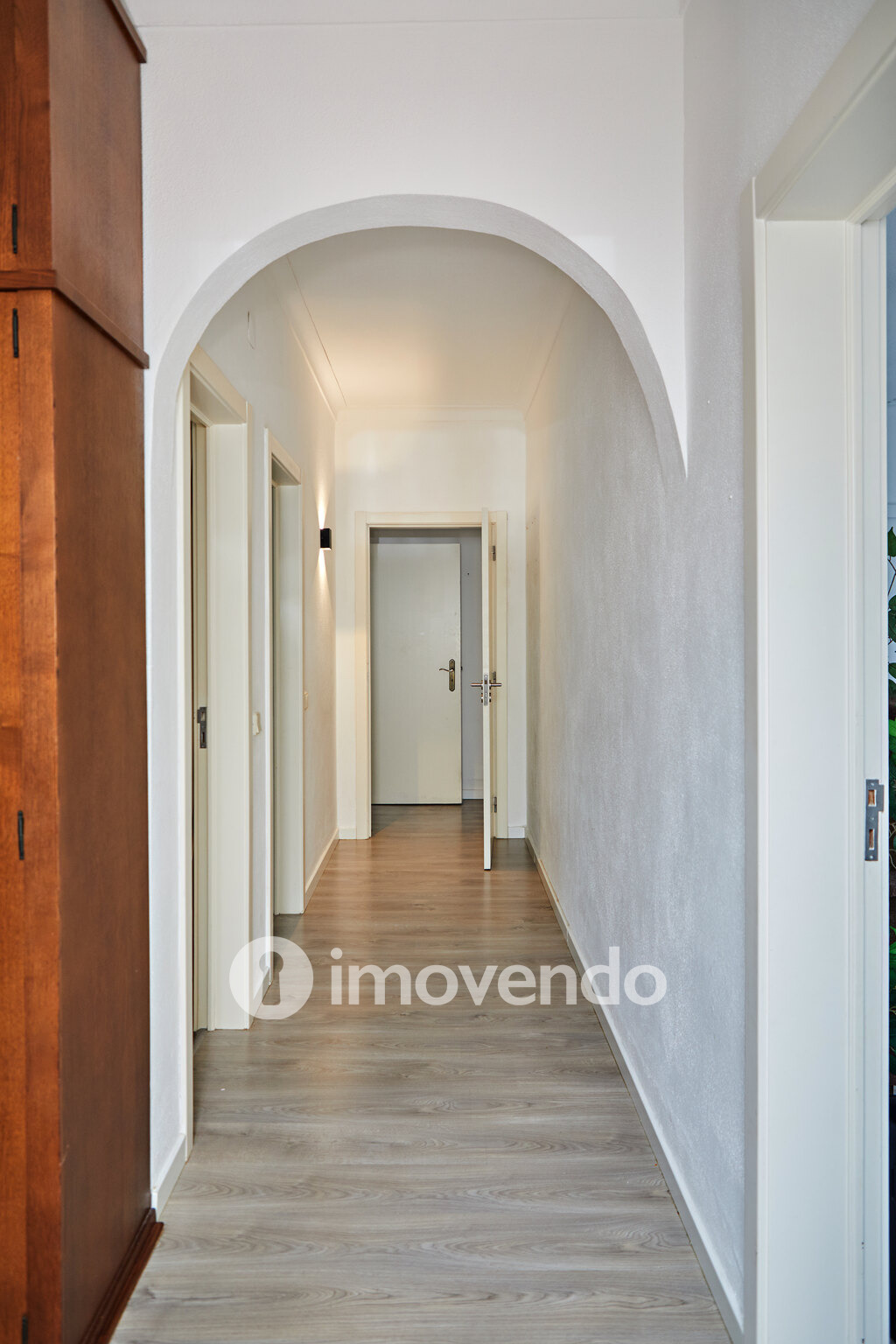 Andar de Moradia T2, com pátio generoso e garagem, em Évora