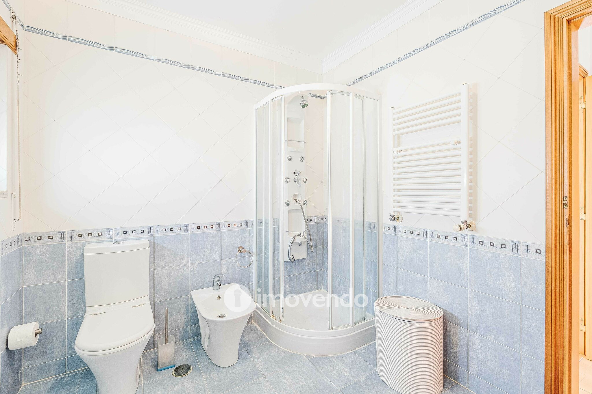 Moradia T4 de luxo, com jardim e garagem, em Alcabideche