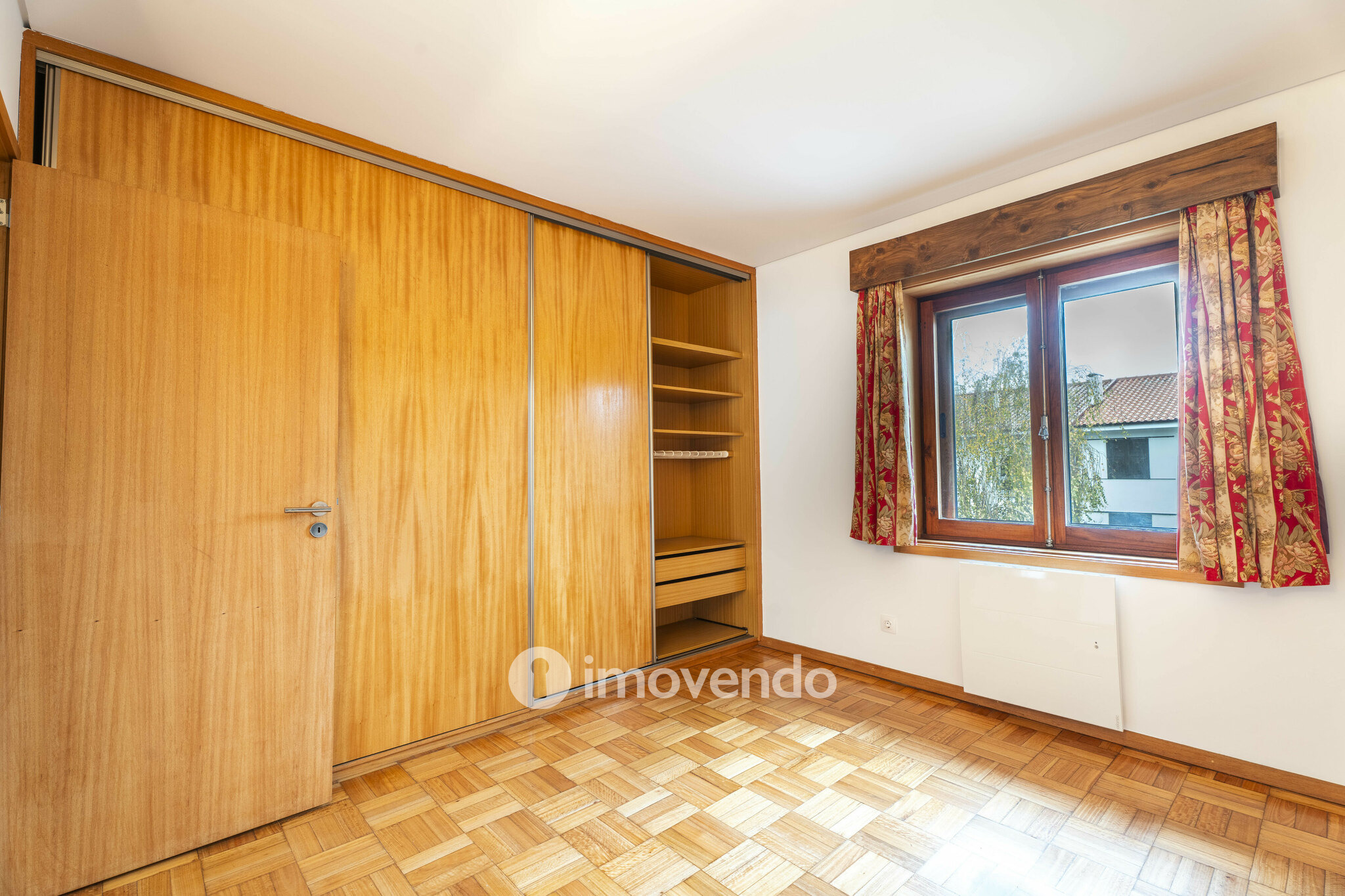 Apartamento T2 pronto a habitar, com garagem, na Senhora da Hora