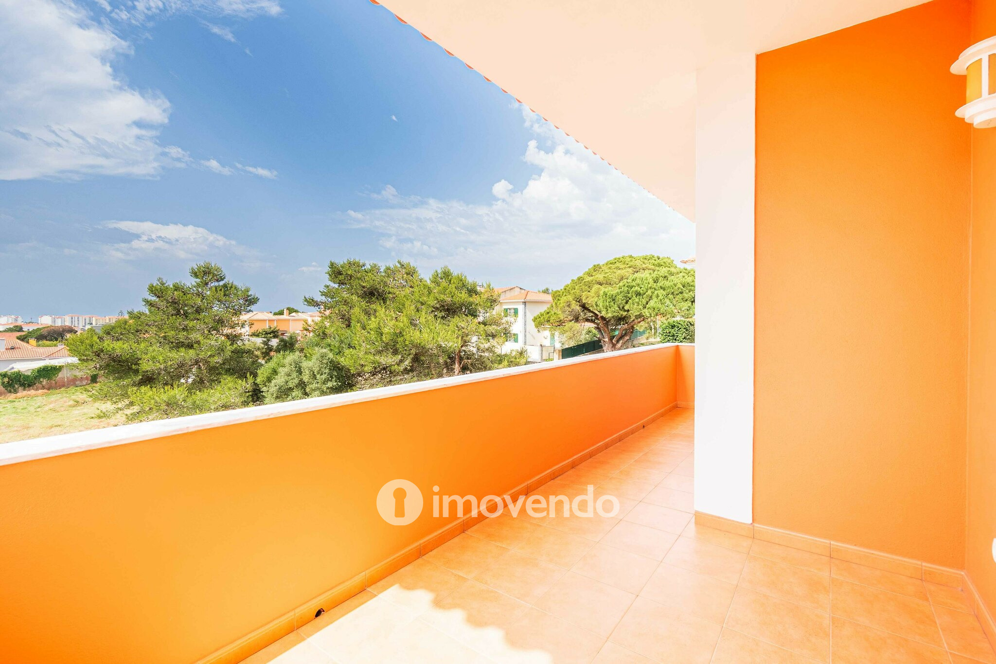 Moradia T4 de luxo, com jardim e garagem, em Alcabideche