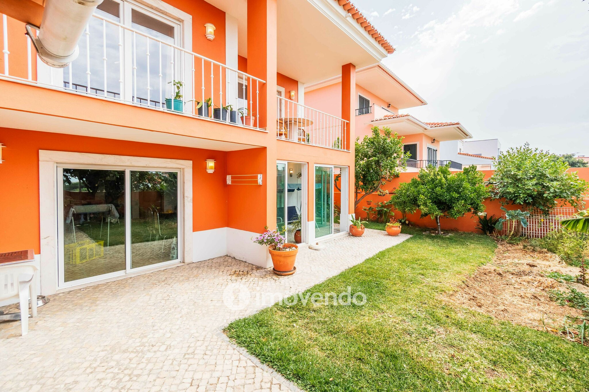 Moradia T4 de luxo, com jardim e garagem, em Alcabideche